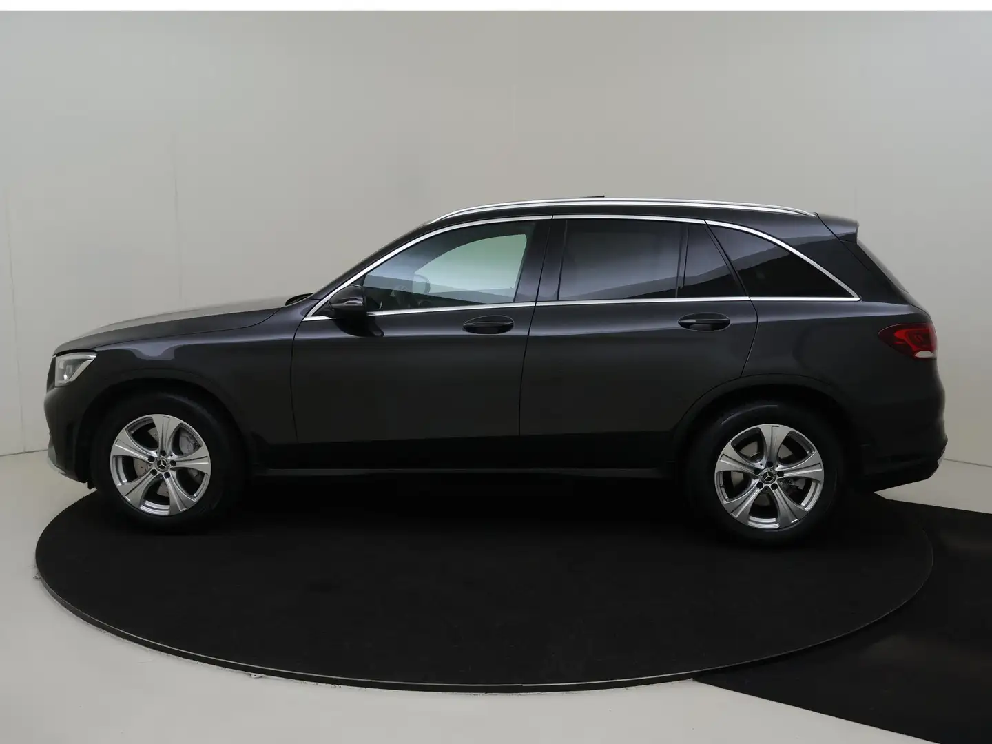 Mercedes-Benz GLC 200 Business Solution AMG / Stoelverwarming / Achterui Grijs - 2