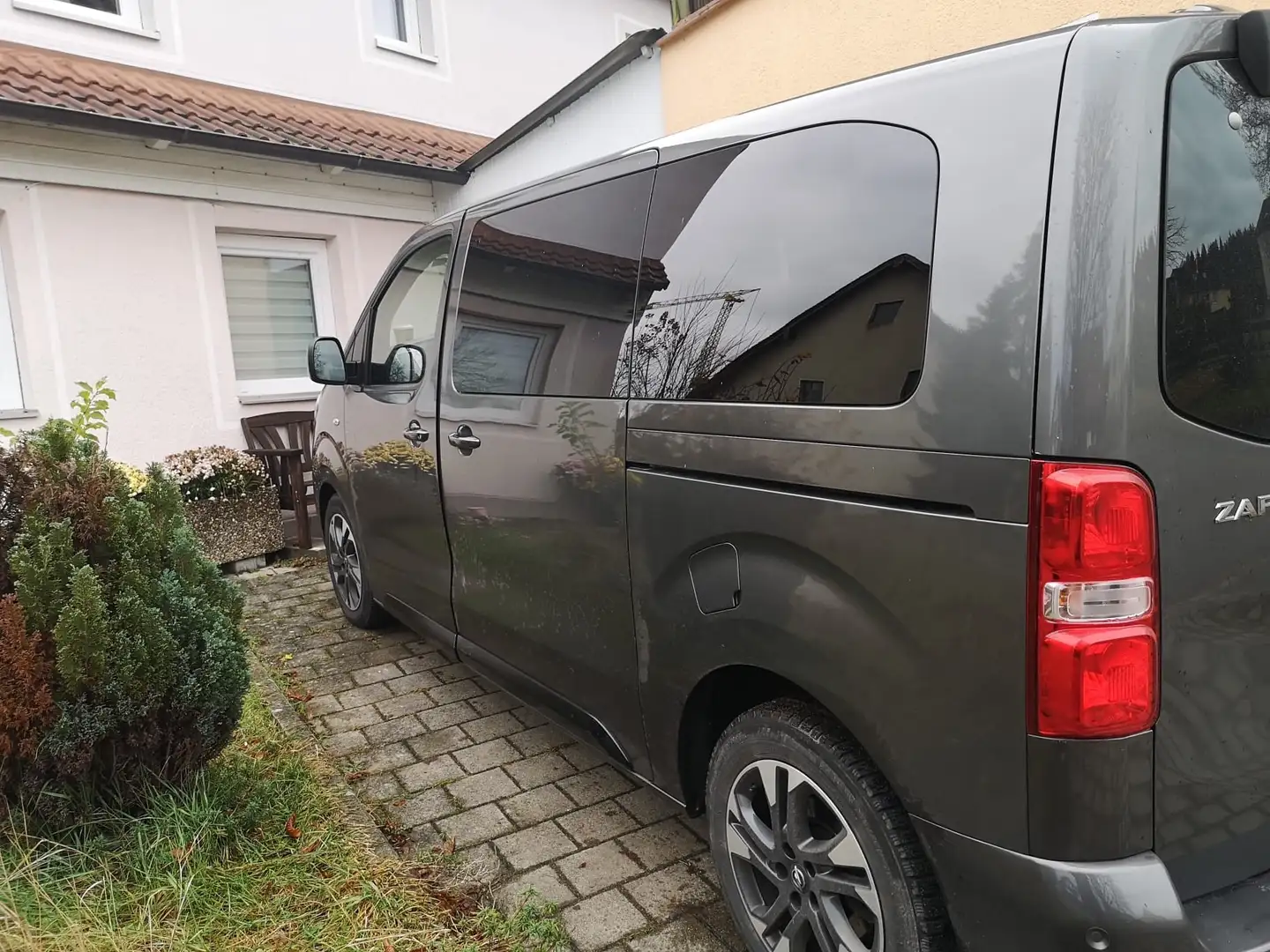 Opel Zafira Life 2.0 D M Aut. Innovation - 2