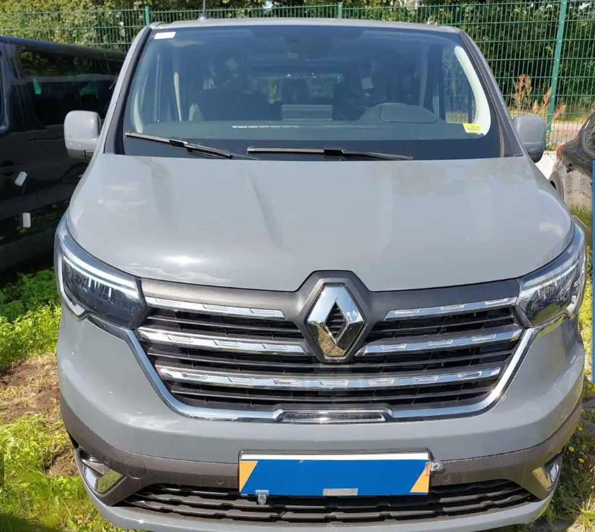 Renault Trafic Pkw Grand Life Blue dCi 150 EDC Grau - 2