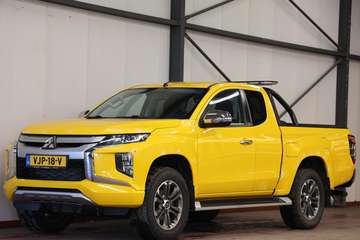 2.2 DI-D Club Cab Intense 4X4 4WD TREKHAAK