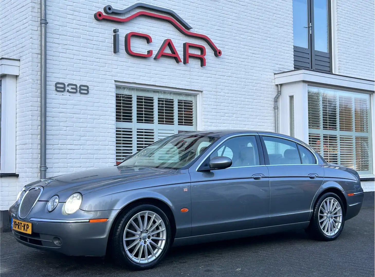 Jaguar S-Type 2.5 V6 Executive In top conditie siva - 1