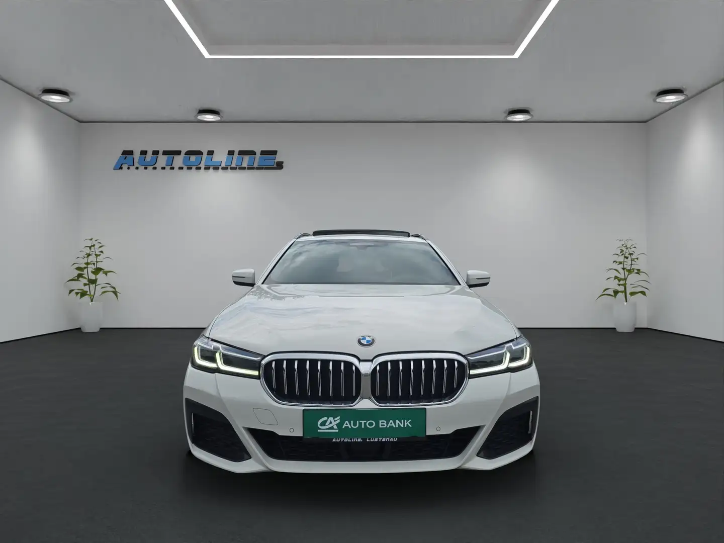 BMW 530 D xDrive M-Paket *PANO* *HEAD-UP* *LED* *KAMERA* Wit - 2