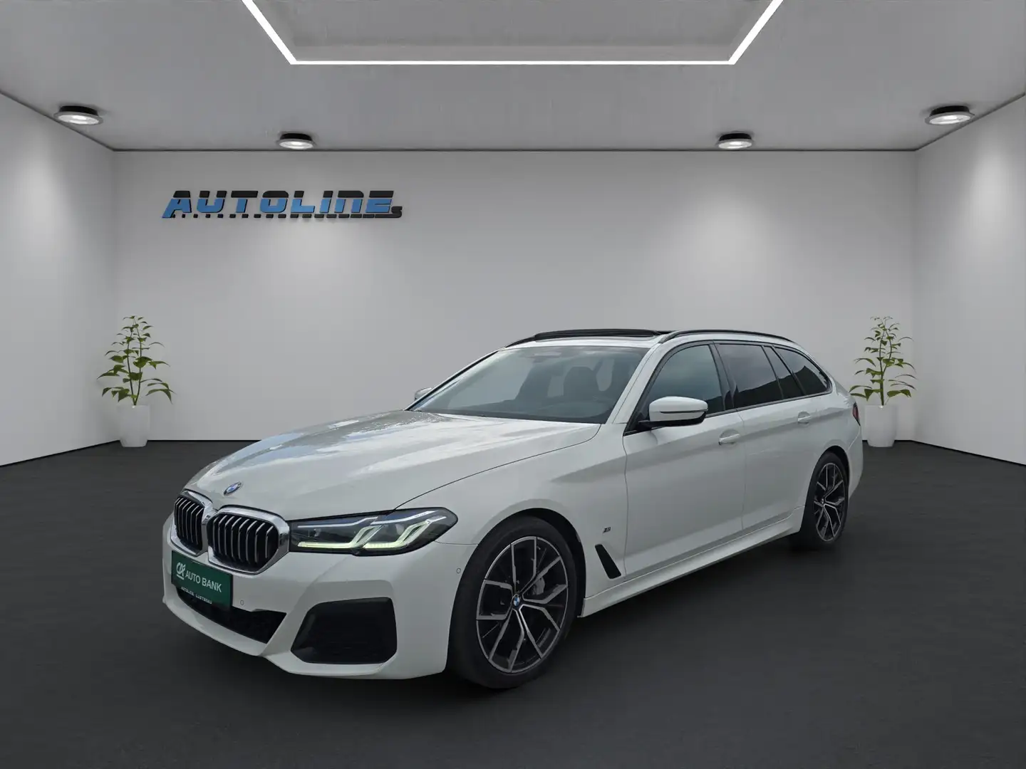 BMW 530 D xDrive M-Paket *PANO* *HEAD-UP* *LED* *KAMERA* Wit - 1