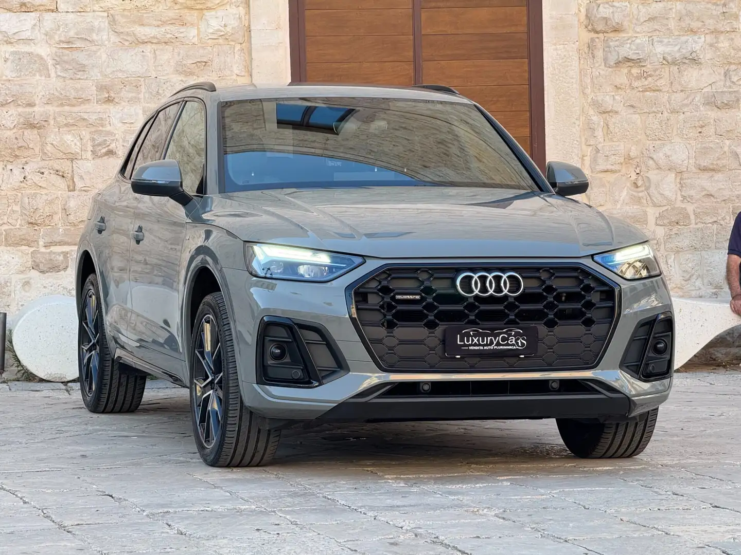 Audi Q5 40 TDI 204 CV quattro S tronic S line EDITION Grigio - 2