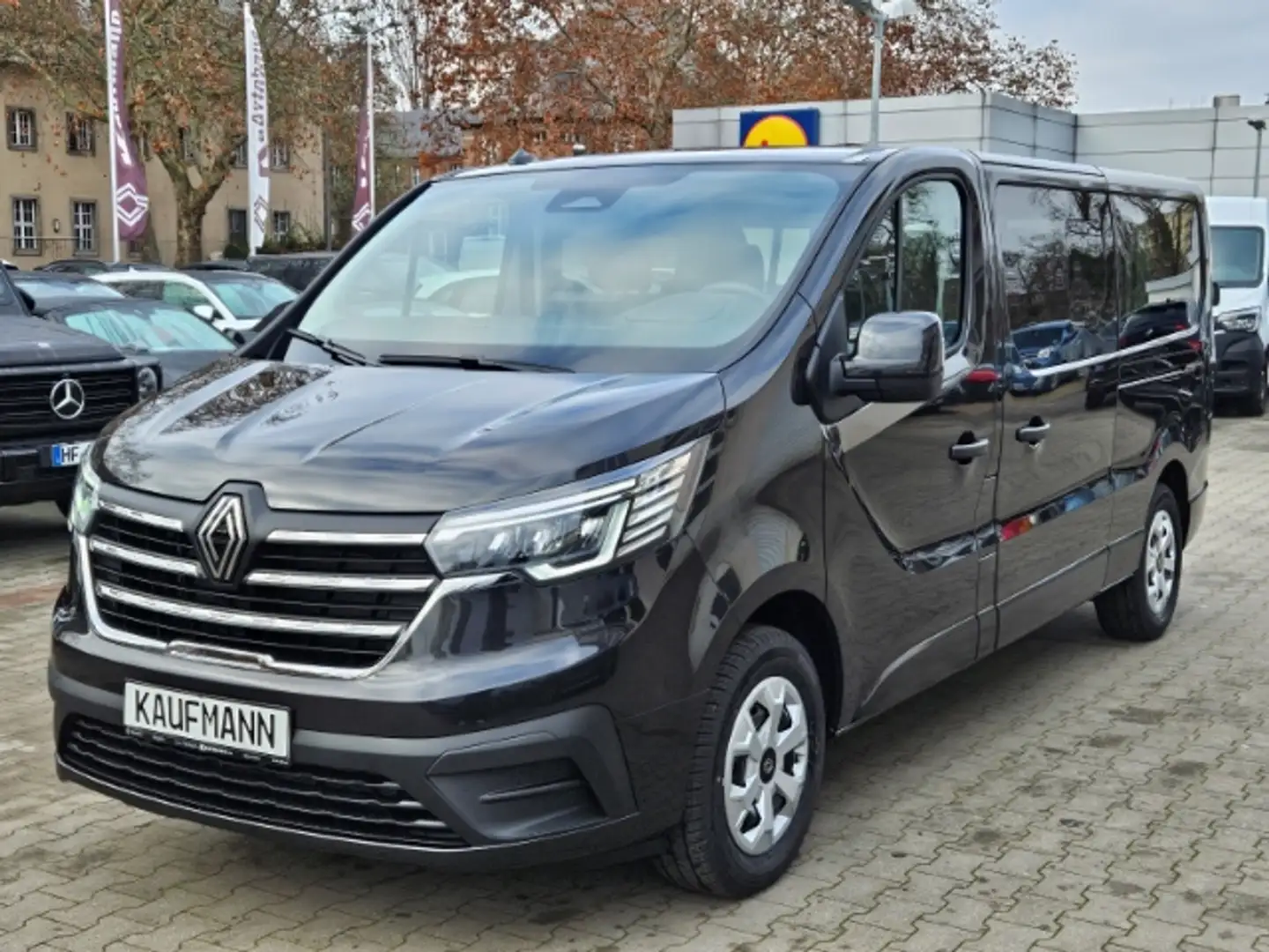 Renault Trafic Combi L2H1 3,0t Evolution 9 Sitzer 2.0 BLUE dCi 11 Schwarz - 1