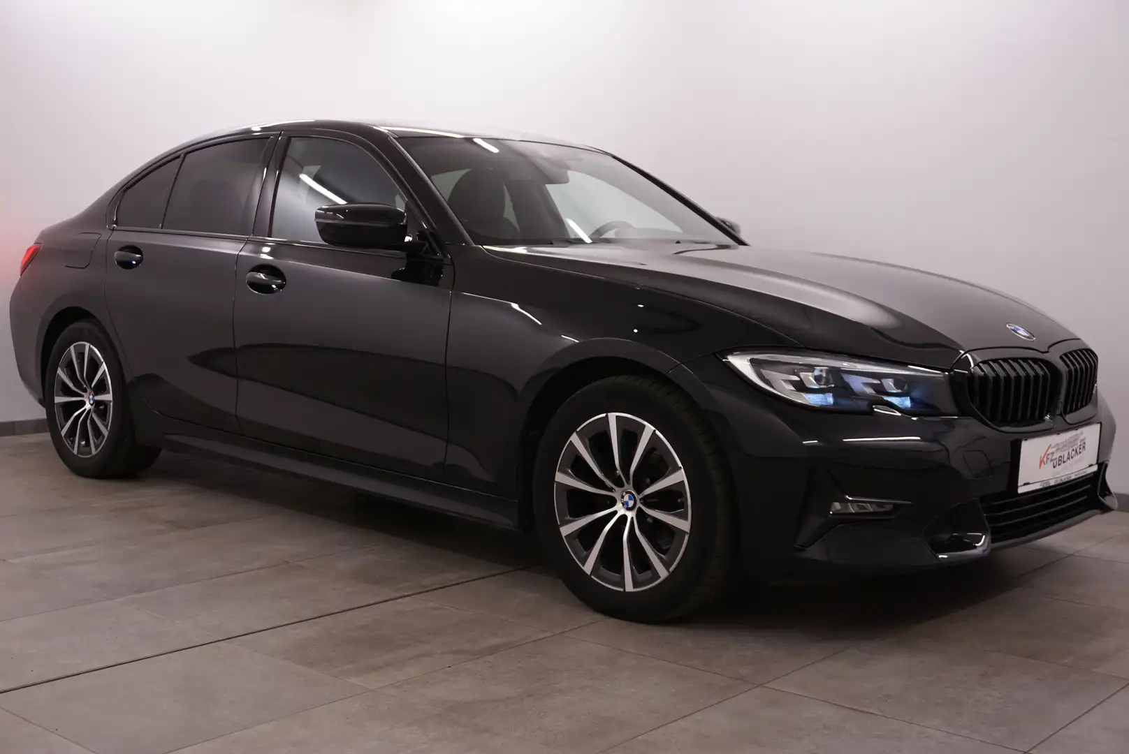 BMW 318 d Sport Line // shadow line // Schwarz - 1