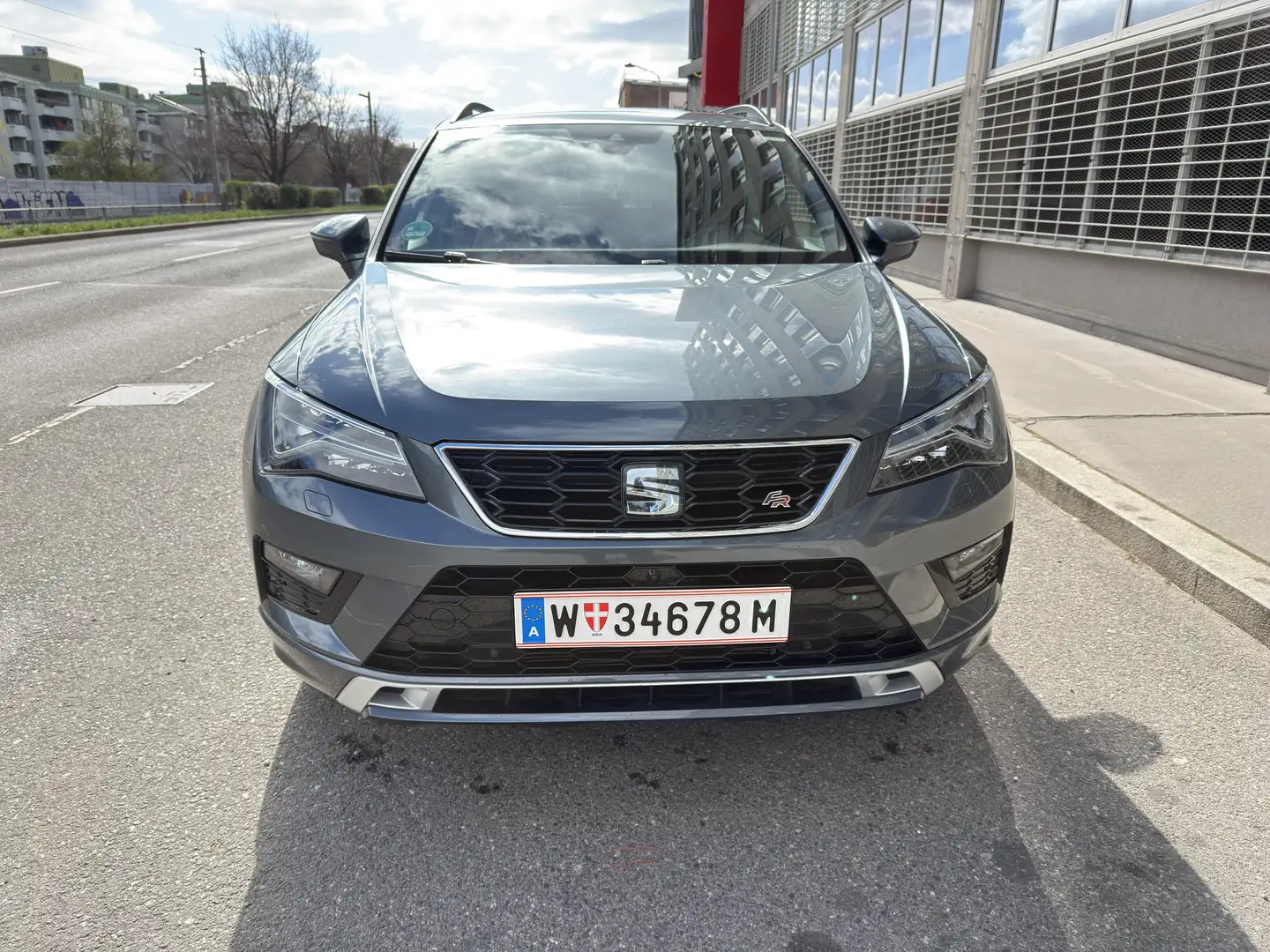 SEAT Ateca 1,5 FR ACT TSI DSG Grau - 2