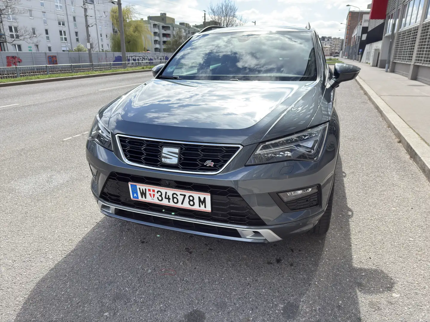 SEAT Ateca 1,5 FR ACT TSI DSG Grau - 1