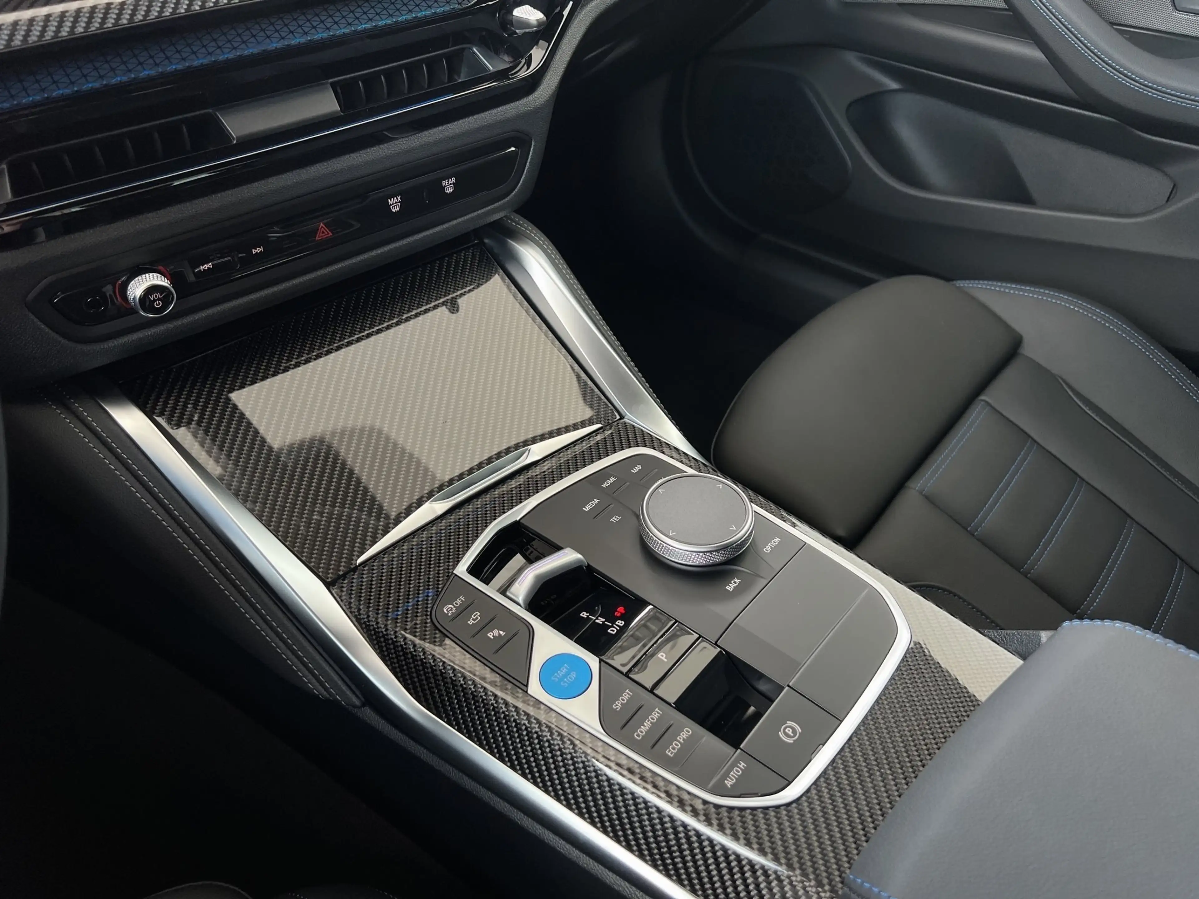 BMW i4 xDrive40 M Sportpaket Pro adapLED AHK HUD ACC — photo 9
