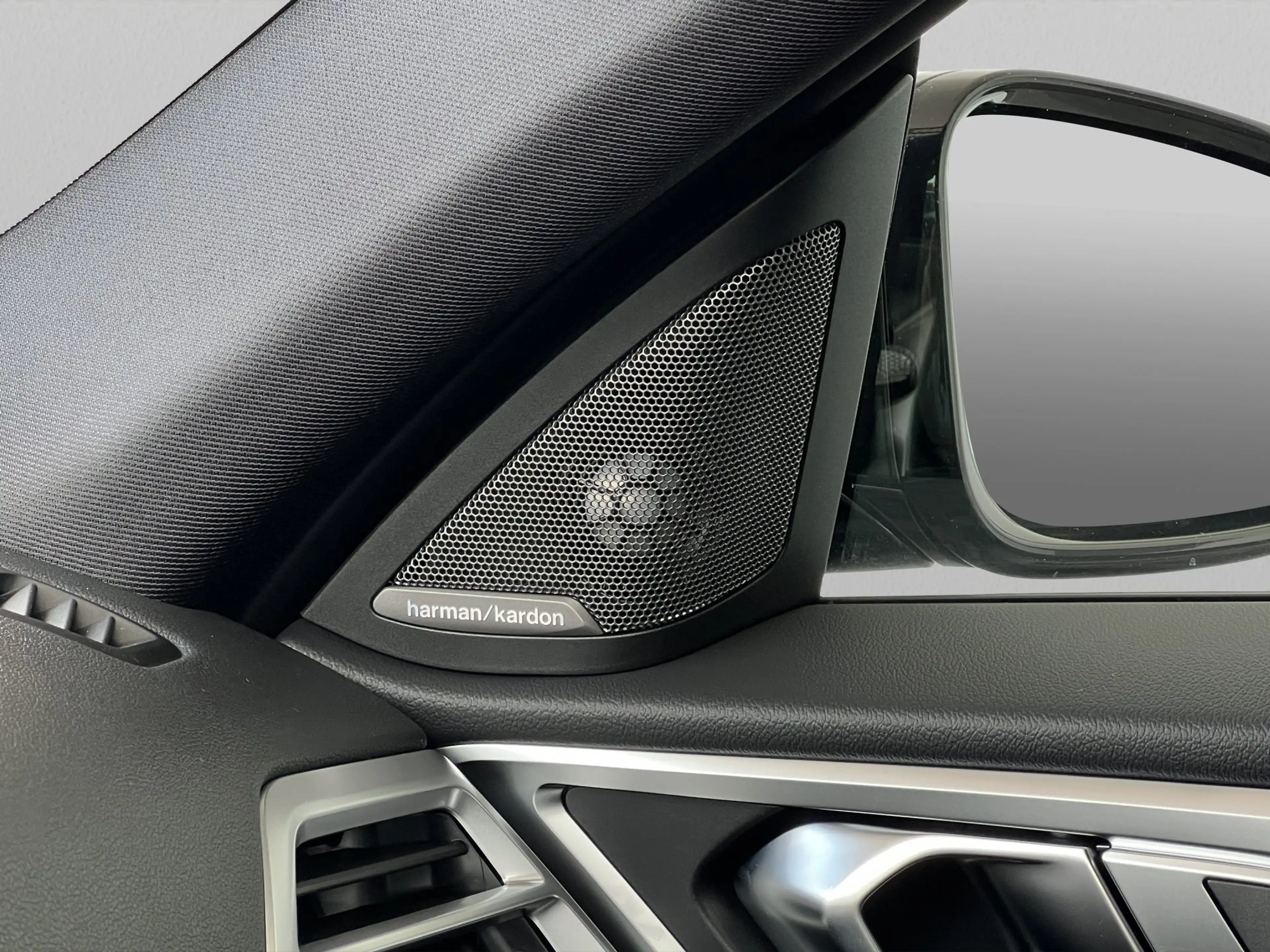 BMW i4 xDrive40 M Sportpaket Pro adapLED AHK HUD ACC — photo 11