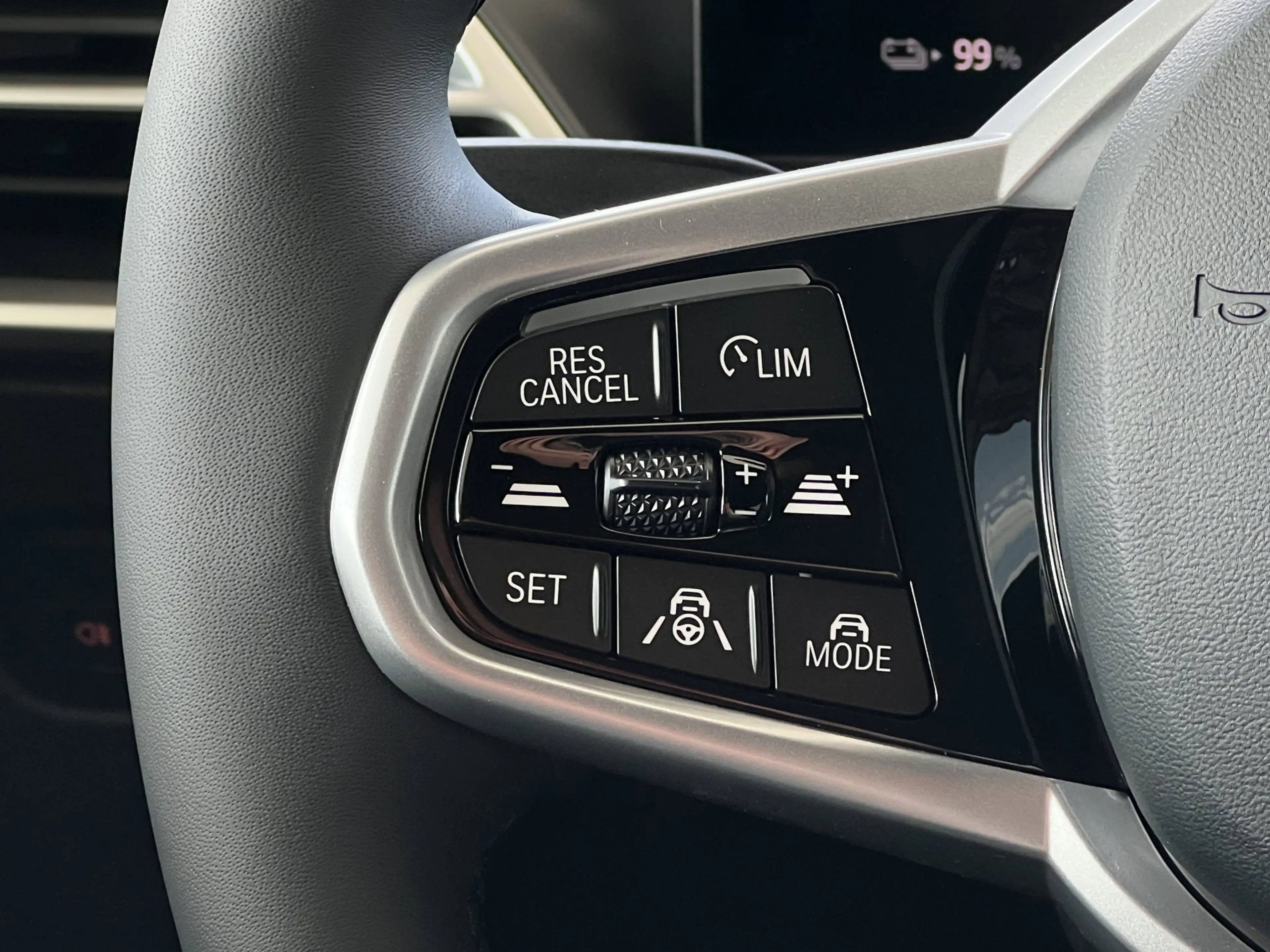 BMW i4 xDrive40 M Sportpaket Pro adapLED AHK HUD ACC — photo 13