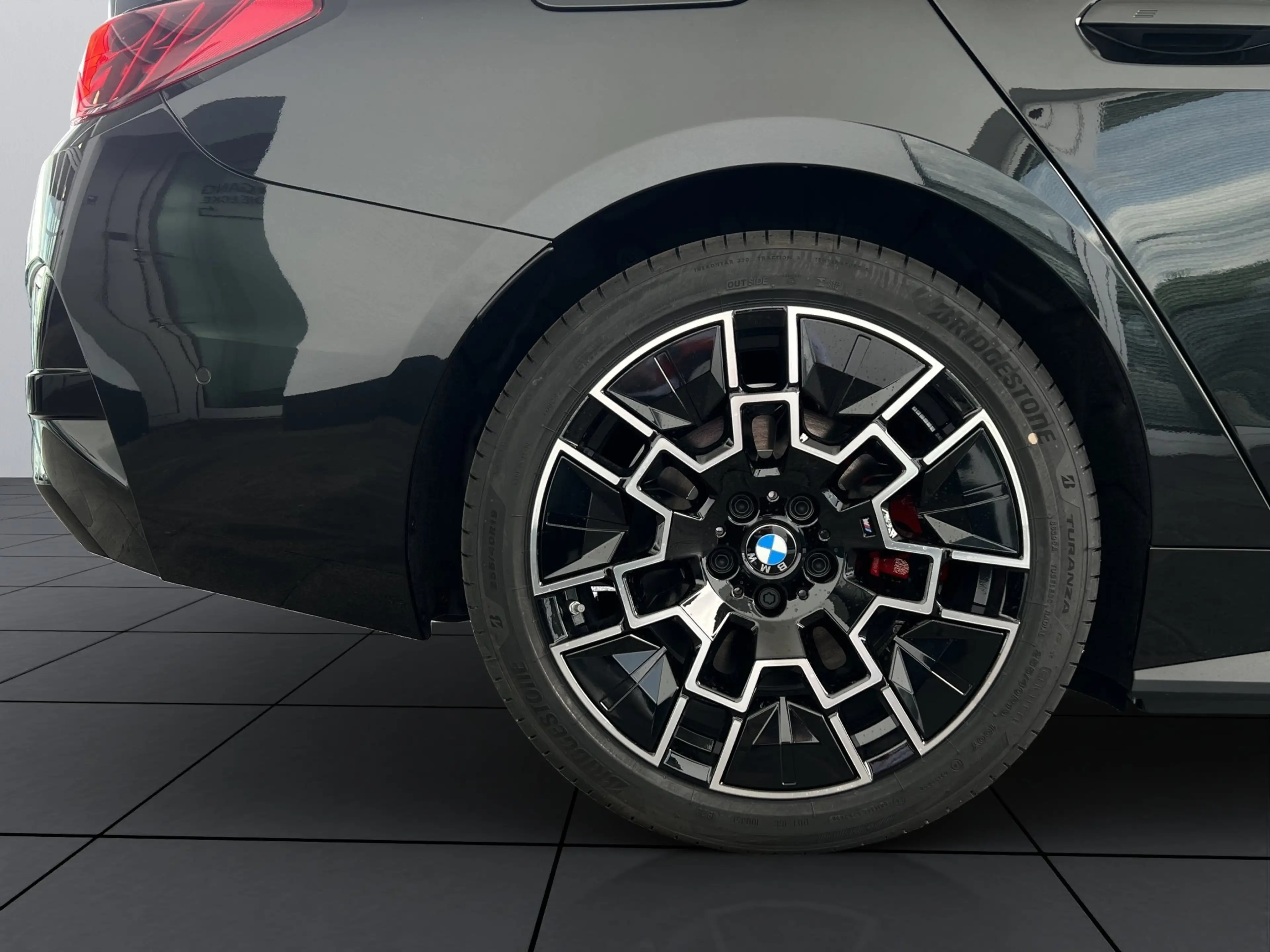 BMW i4 xDrive40 M Sportpaket Pro adapLED AHK HUD ACC — photo 5