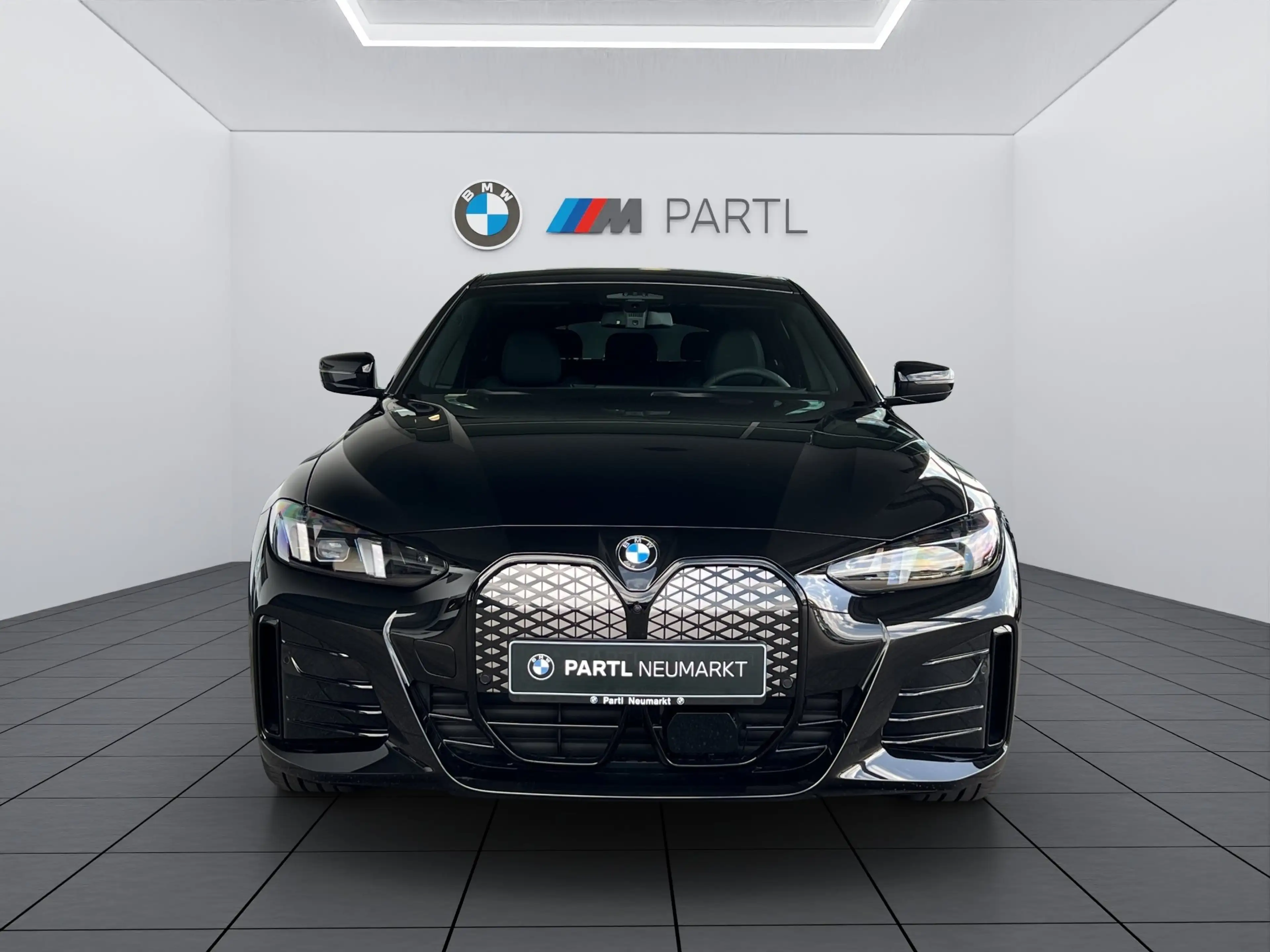 BMW i4 xDrive40 M Sportpaket Pro adapLED AHK HUD ACC — photo 2