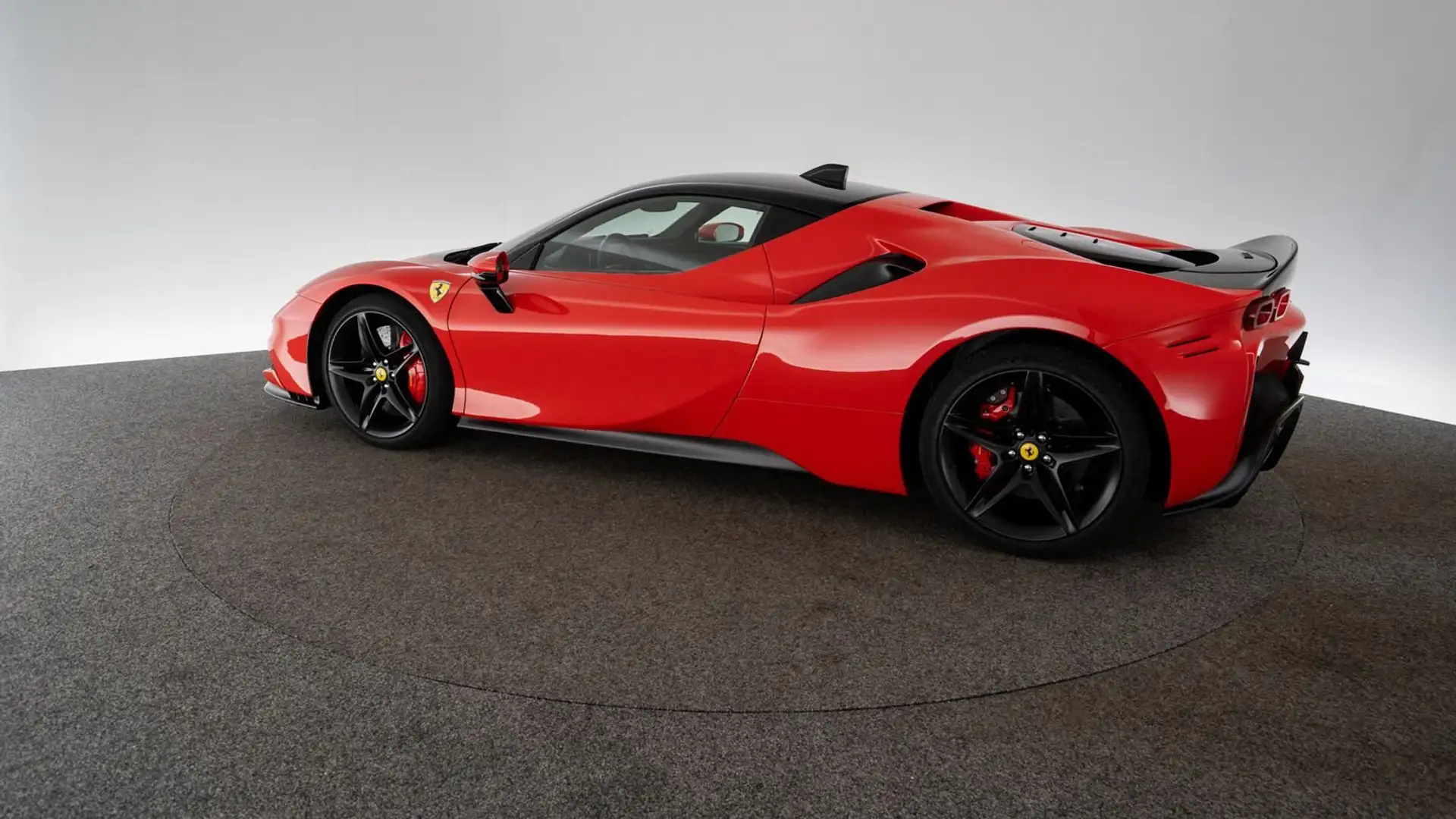 Ferrari SF90 Stradale ASSETTO FIORANO FERRARI SINGEN - 2
