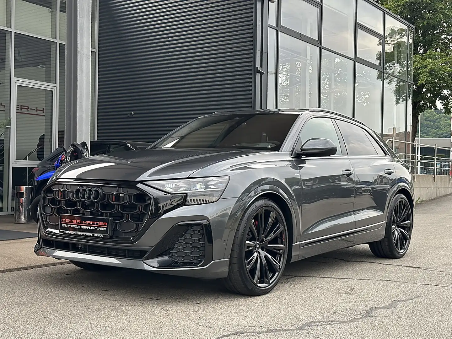 Audi Q8 50 TDI Quattro S-Line Aut. !!!MEGAVOLL!!! Grau - 2