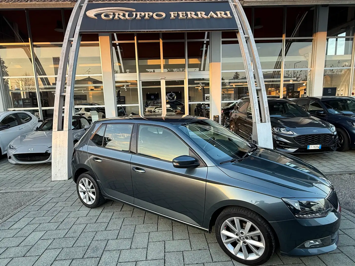 Skoda Fabia Fabia III 2015 Berlina 1.4 tdi Ambition 75cv Grijs - 2