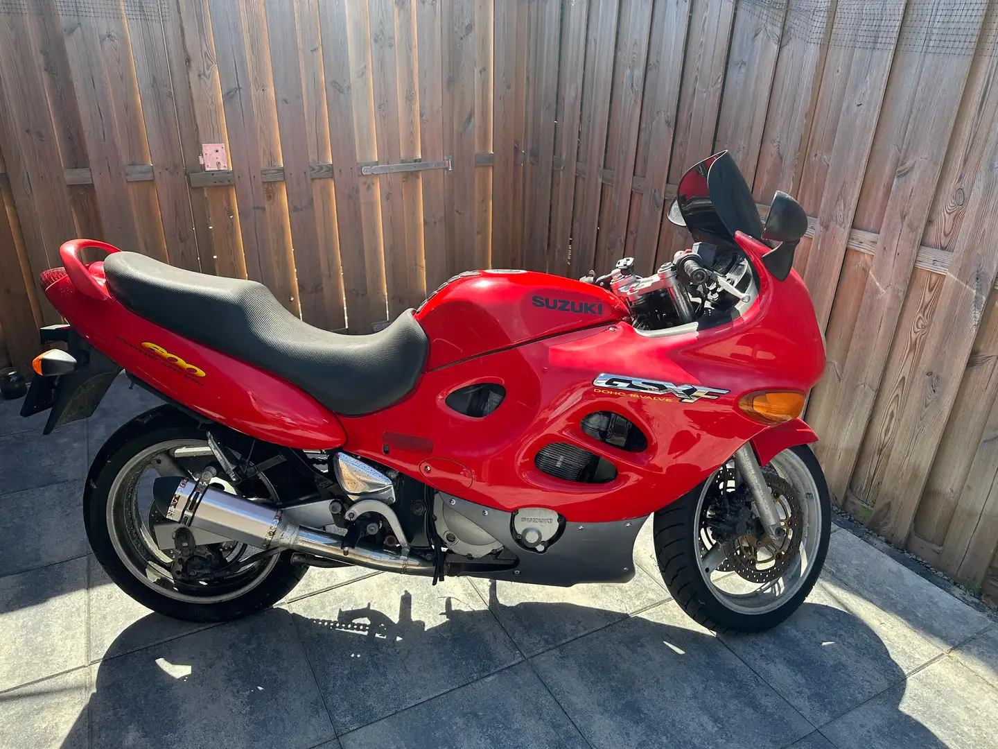 Suzuki GSX 600 Rood - 2