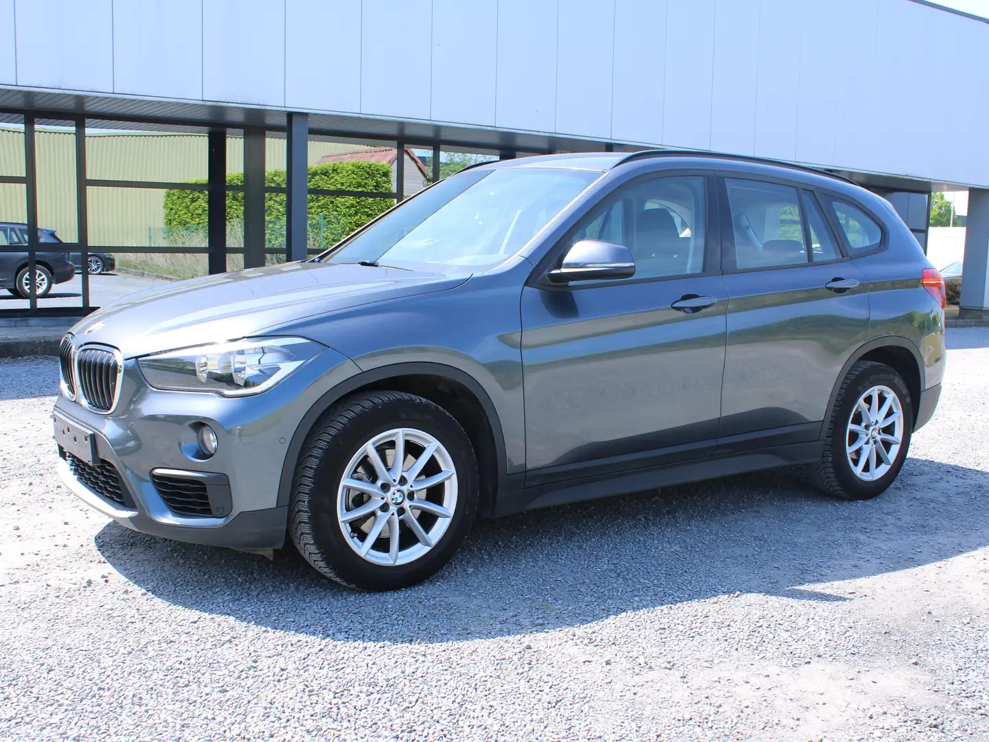 BMW X1 1.5 IA S DRIVE BUSINESS LEDER NAVIGATIE PARKEERSS Gris - 2