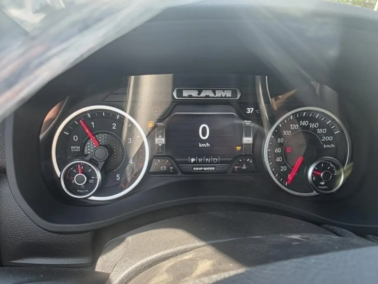 RAM 3500 снимка RAM 3500