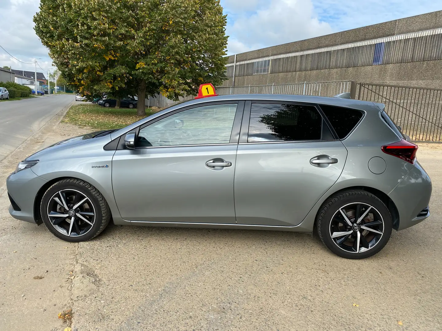 Toyota Auris Auris HEV 1.8i HSD Style E-CVT Grijs - 2