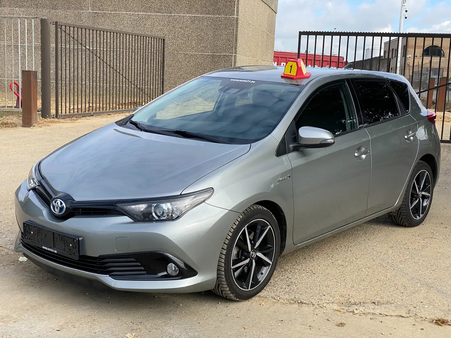 Toyota Auris Auris HEV 1.8i HSD Style E-CVT Grijs - 1