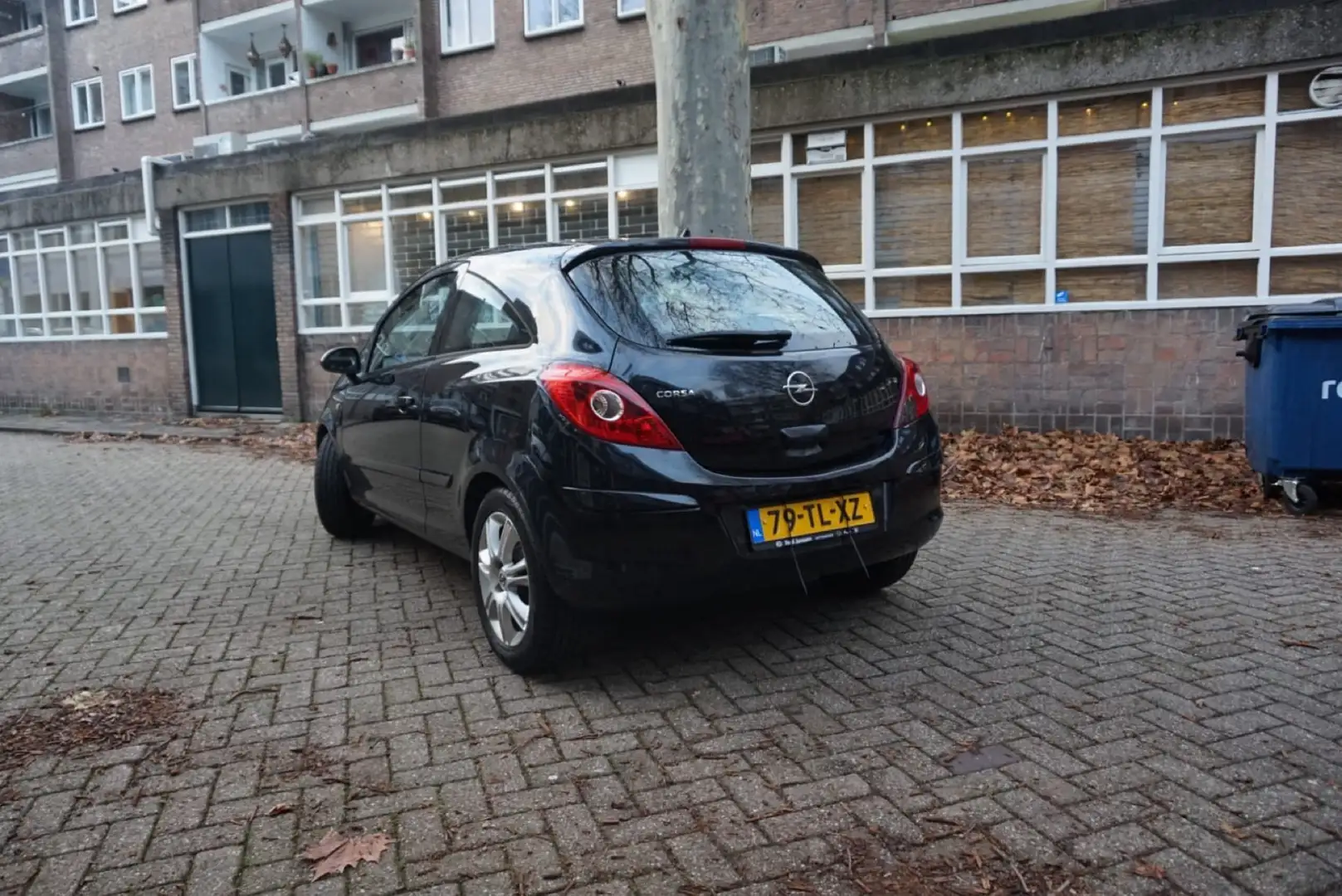 Opel Corsa 1.2-16V Enjoy Zwart - 2