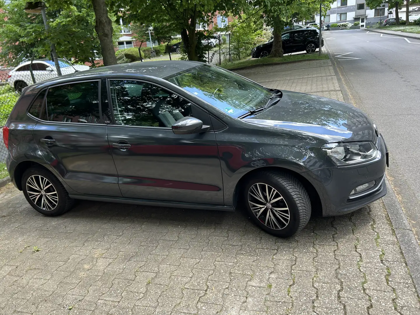 Volkswagen Polo Allstar Grau - 2