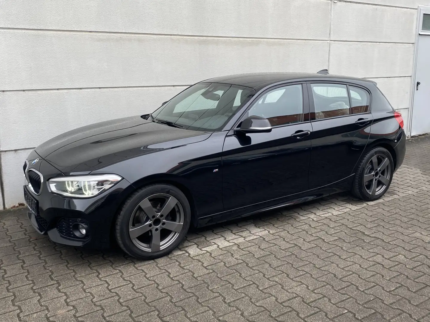 BMW 118 i Aut. M Sport Alu17 Tmat Shz Nav Noir - 2