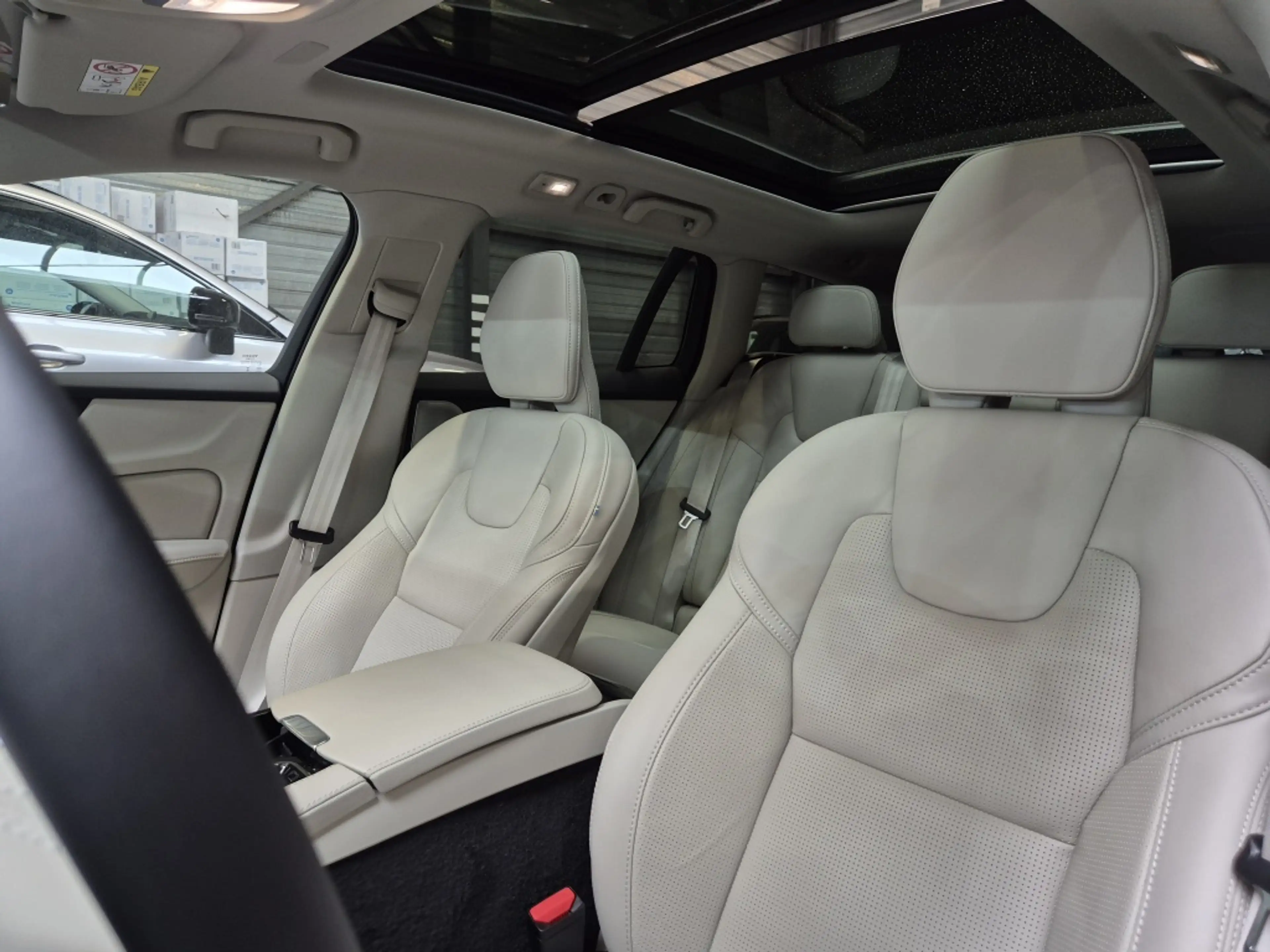 Volvo V60 T8 455PK AWD Ultra Dark | Trekhaak | Massagefuncti — photo 4
