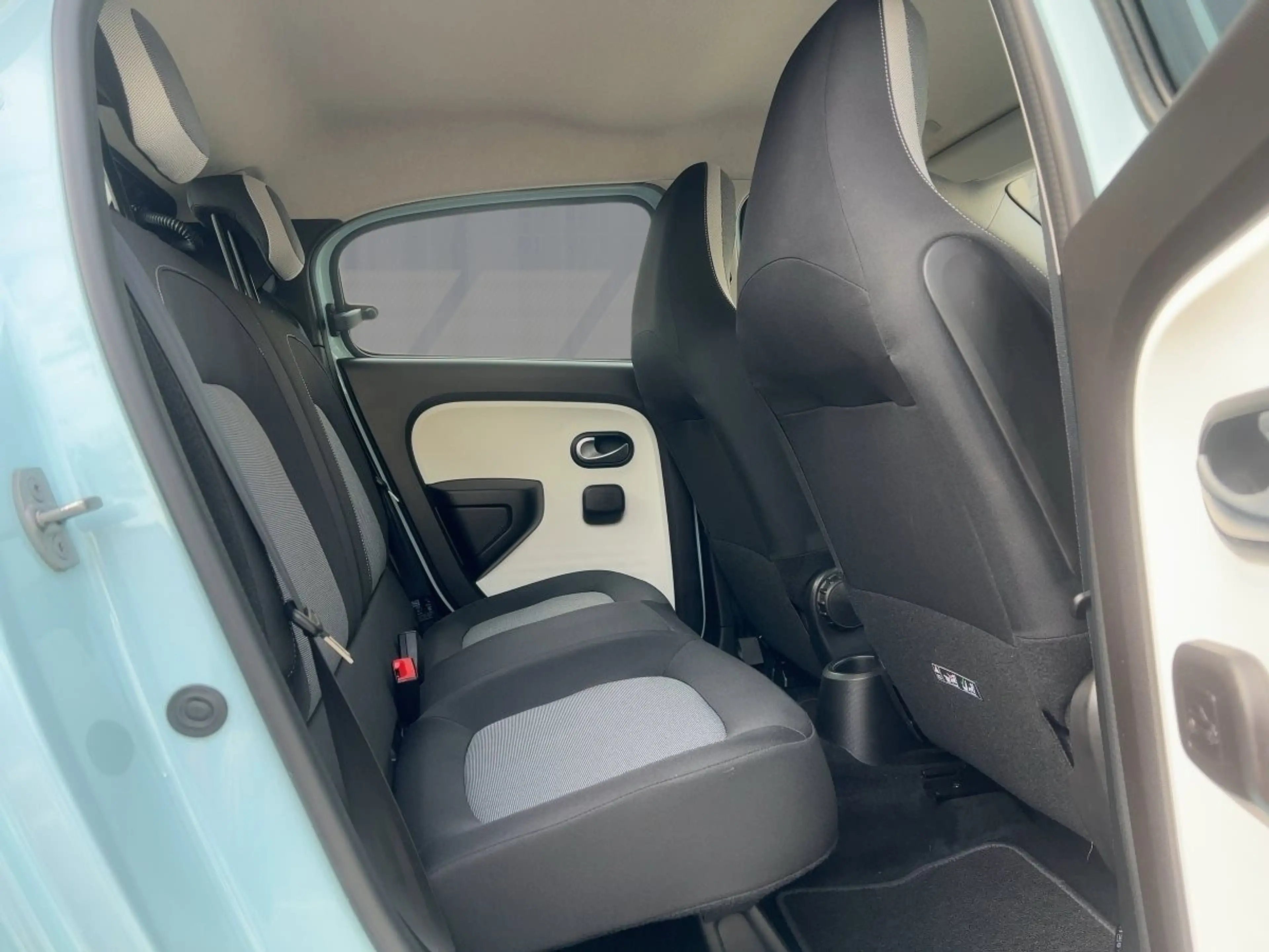 Renault Twingo 1.0 SCE 65 EQUILIBRE — photo 9