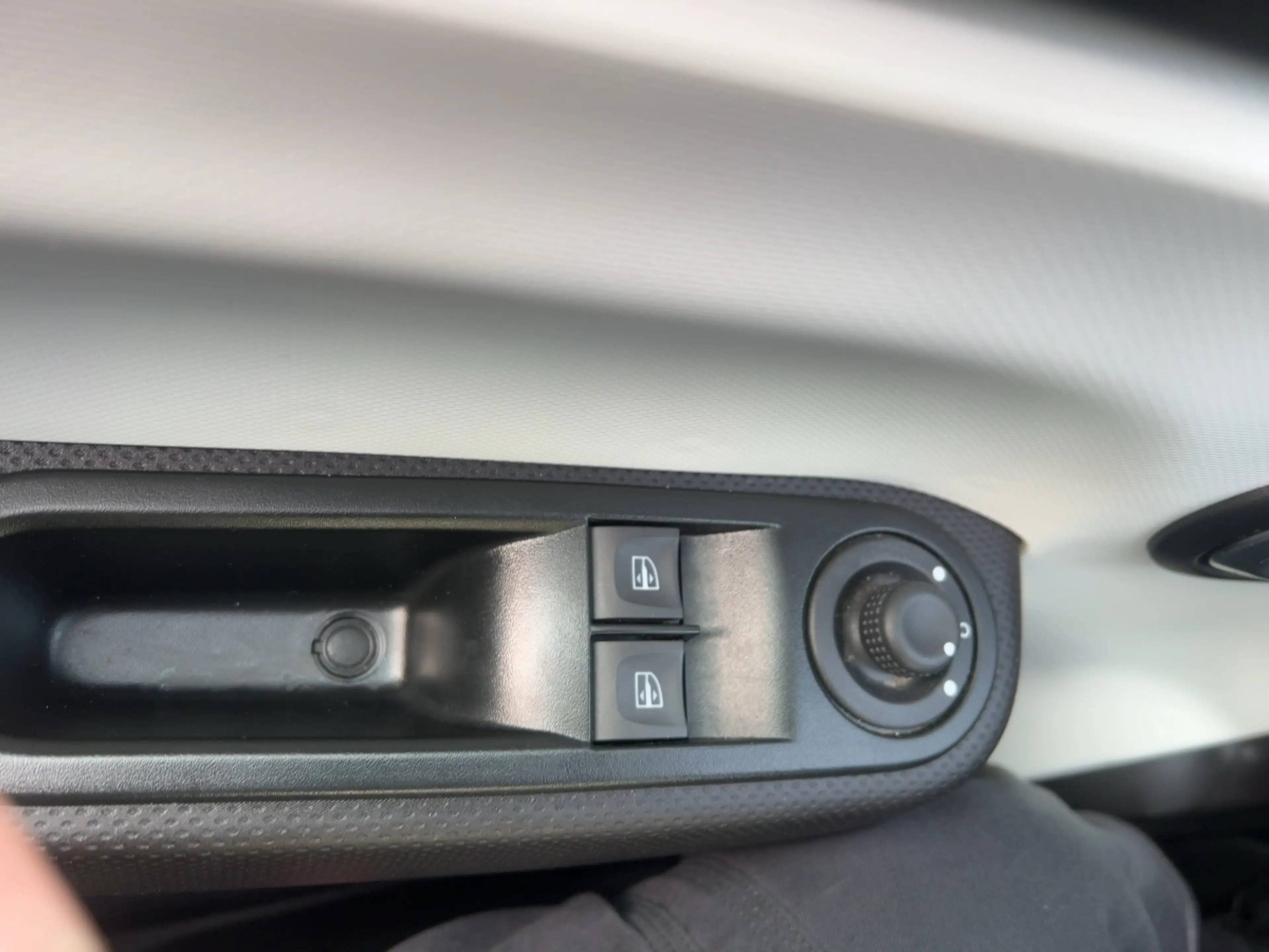 Renault Twingo 1.0 SCE 65 EQUILIBRE — photo 17