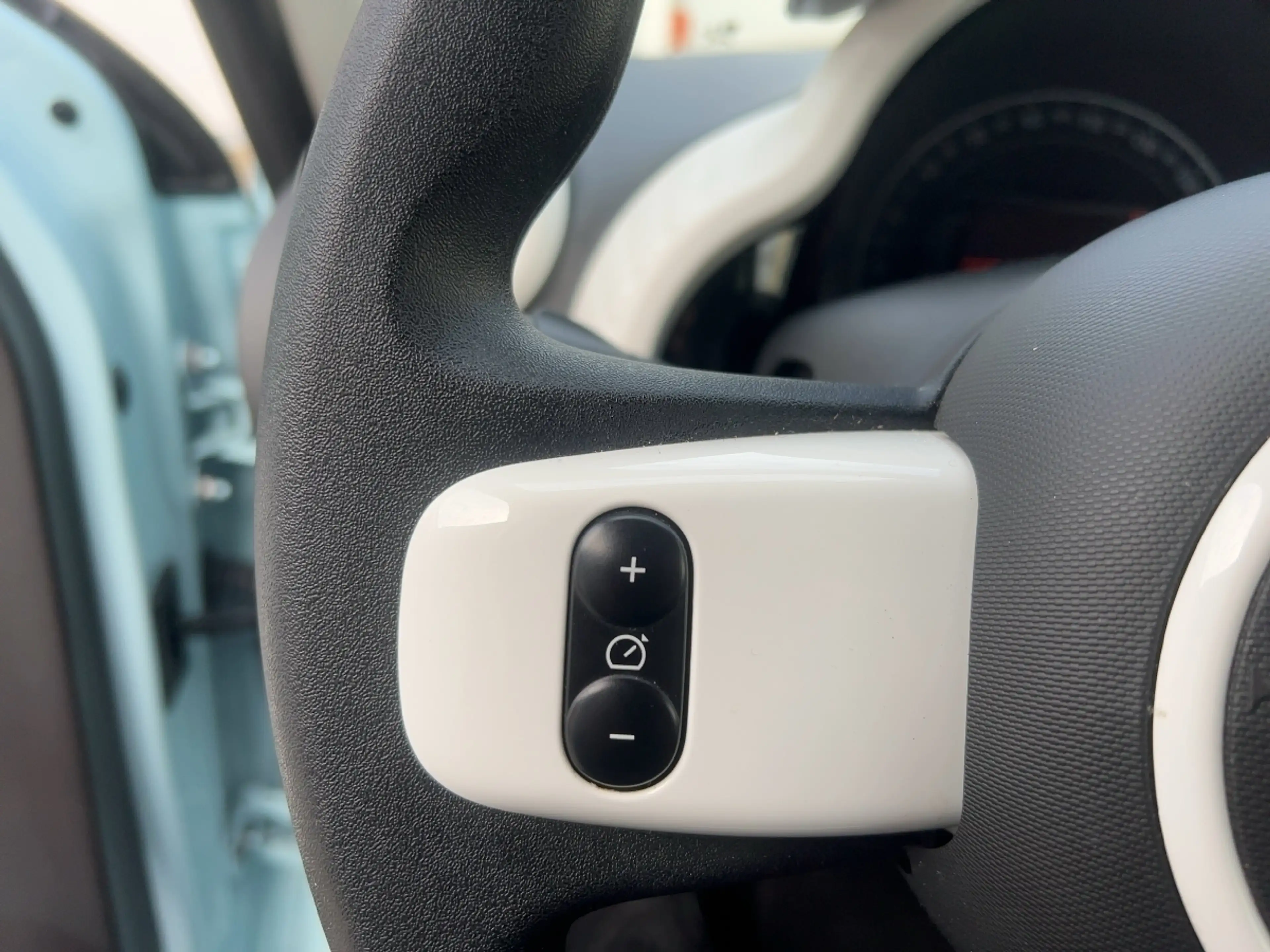 Renault Twingo 1.0 SCE 65 EQUILIBRE — photo 15