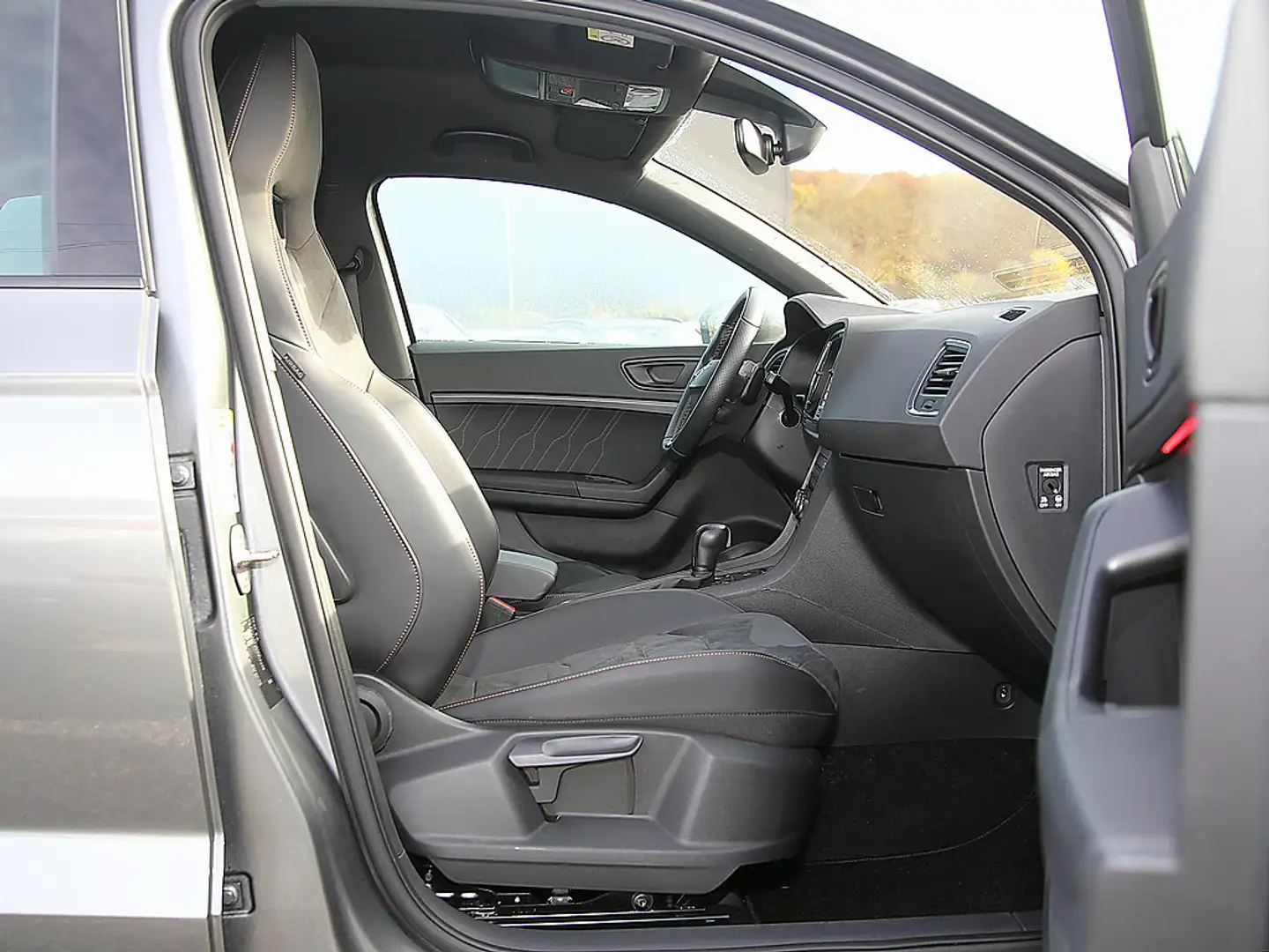 CUPRA Ateca 2.0 TSI VZ 4Drive NAVI AHK 360° LED SHZ Grau - 2