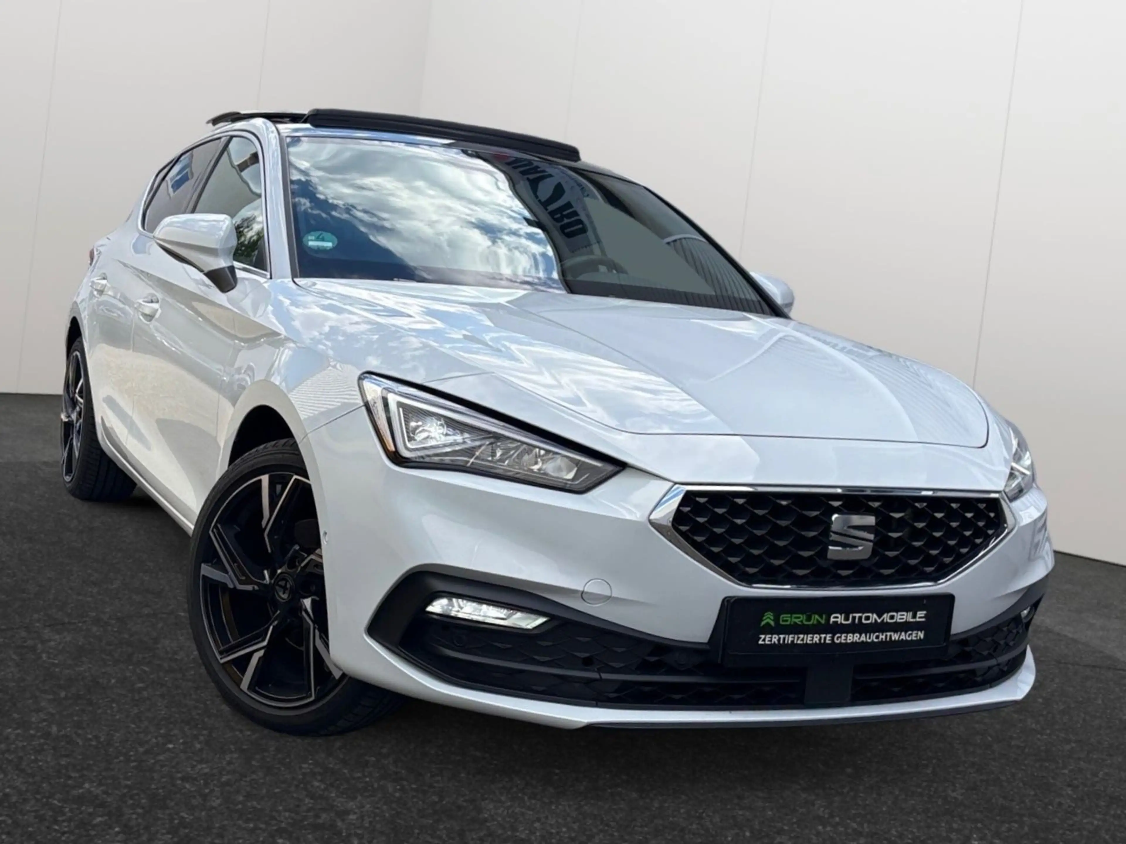 SEAT Leon Xcellence Schiebedach/Apple CarPlay