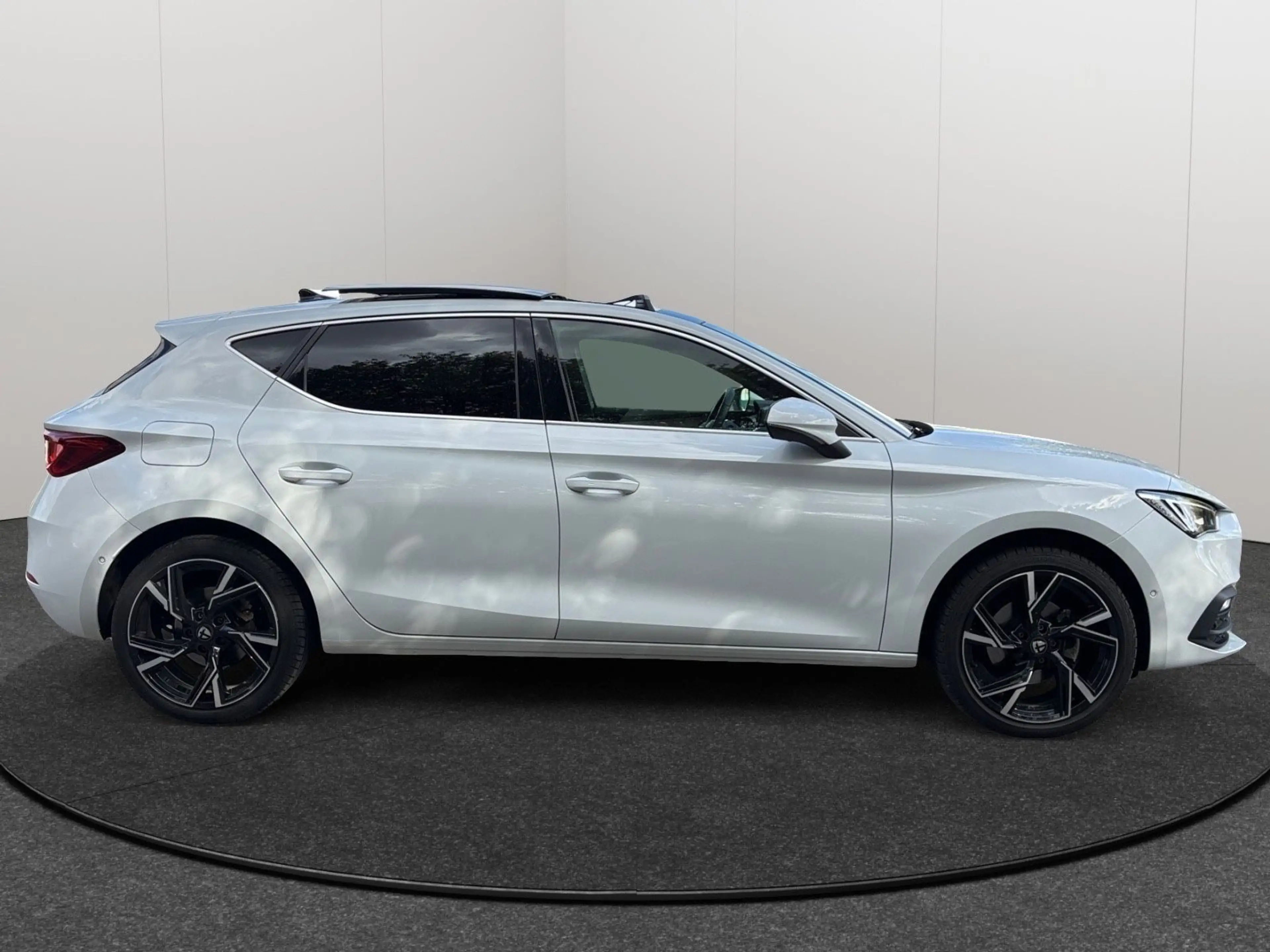 SEAT Leon Xcellence Schiebedach/Apple CarPlay — photo 5