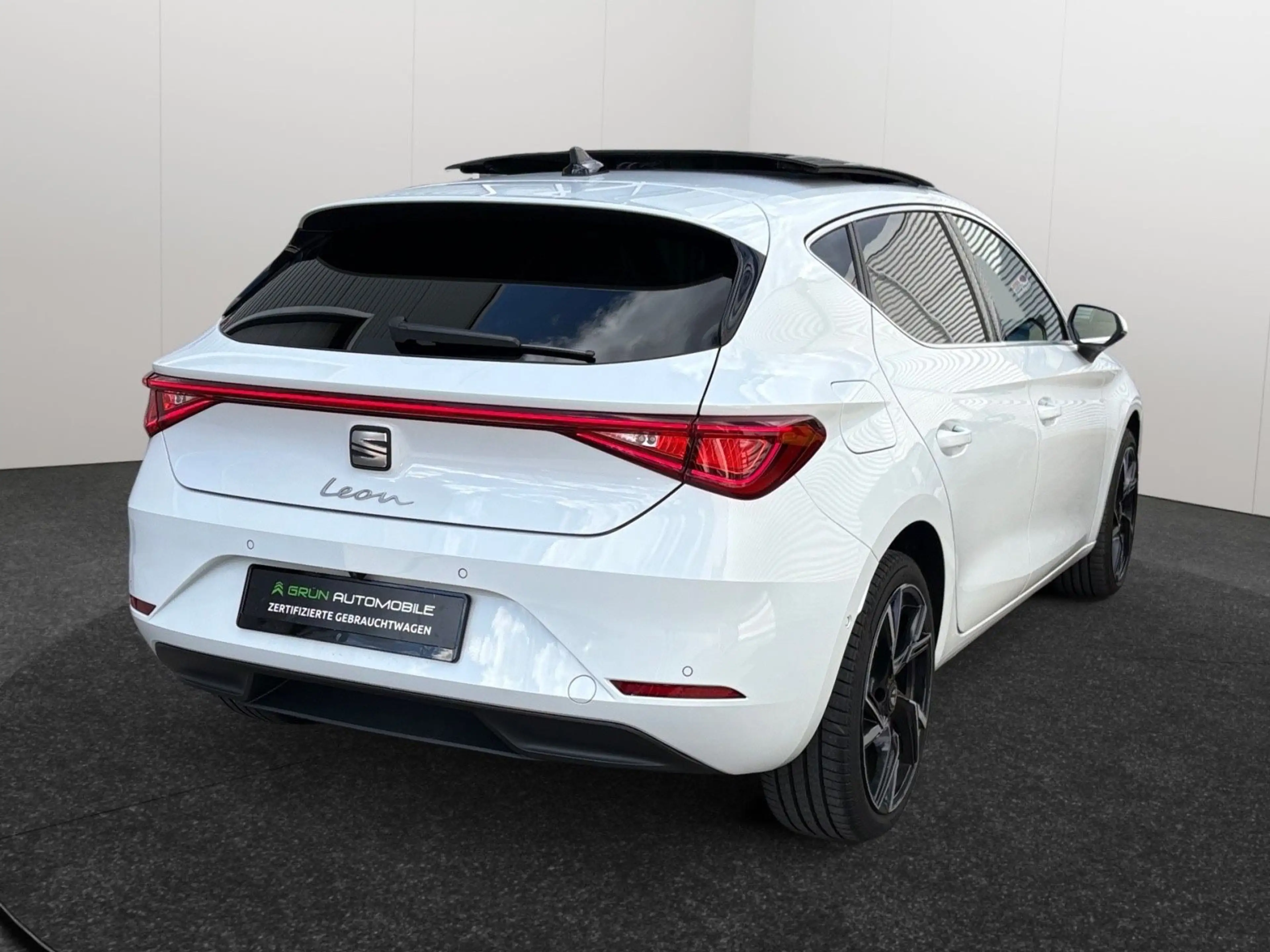 SEAT Leon Xcellence Schiebedach/Apple CarPlay — photo 8