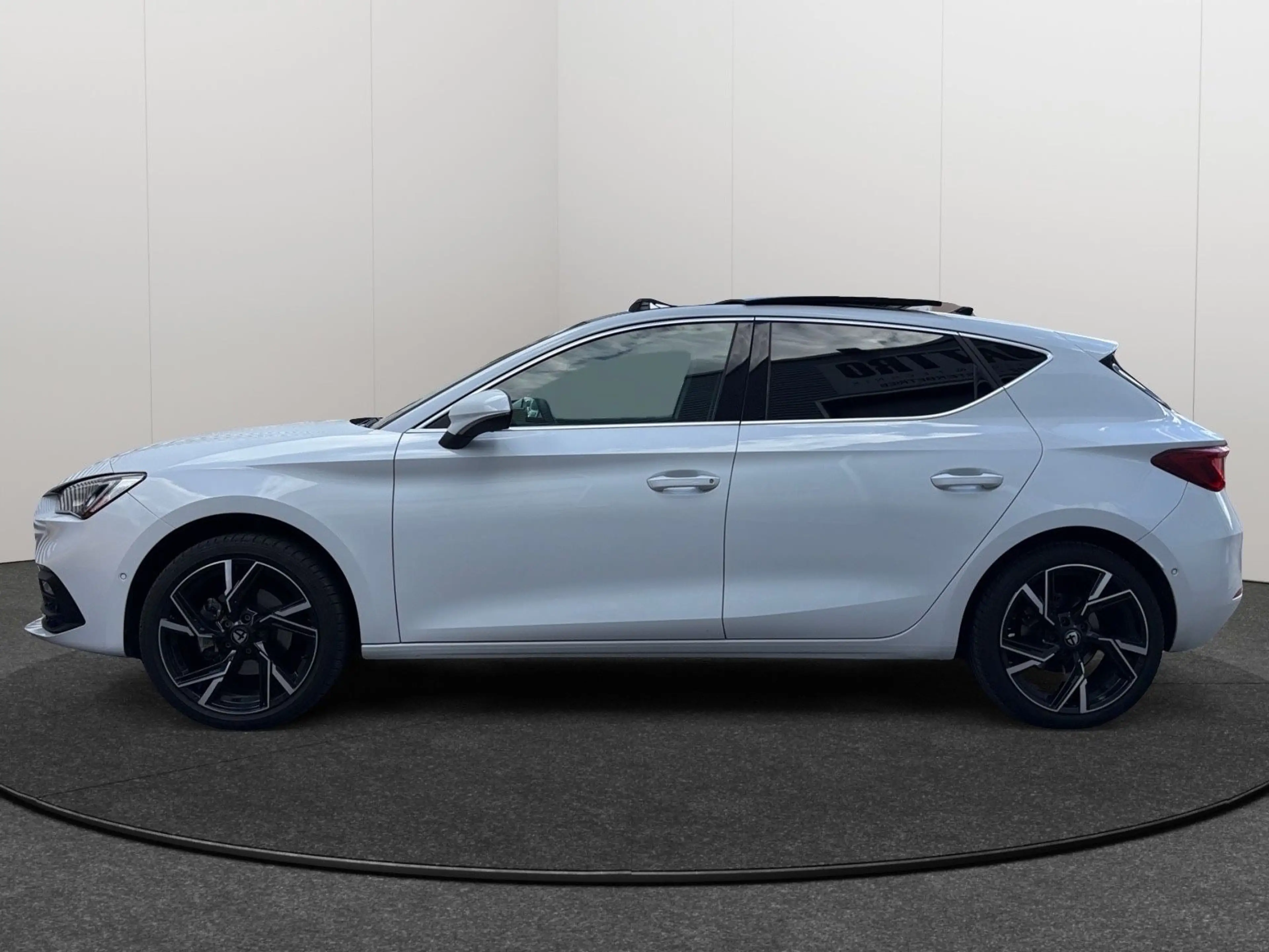 SEAT Leon Xcellence Schiebedach/Apple CarPlay — photo 4