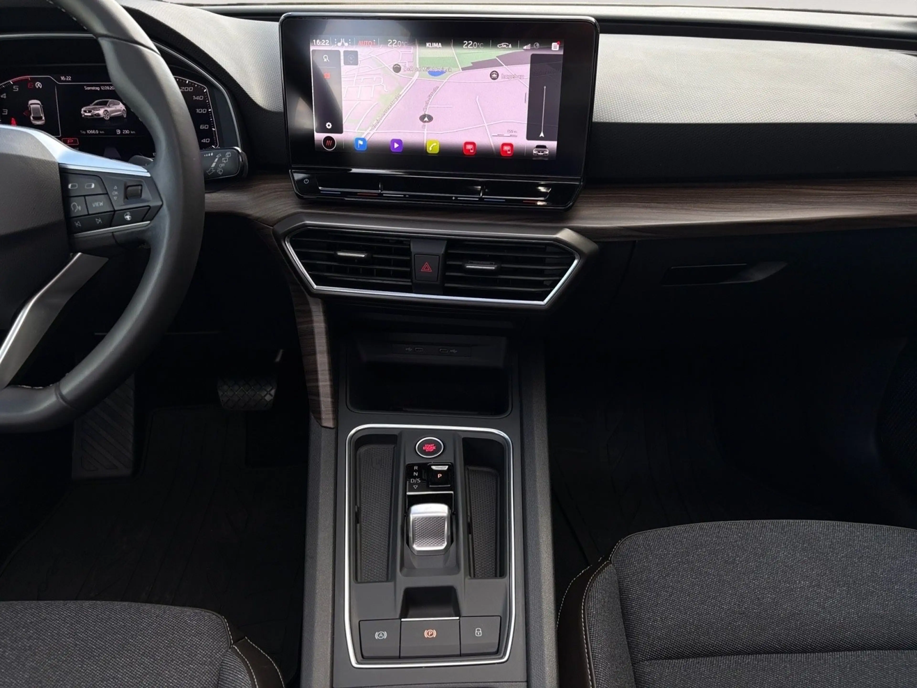 SEAT Leon Xcellence Schiebedach/Apple CarPlay — photo 15