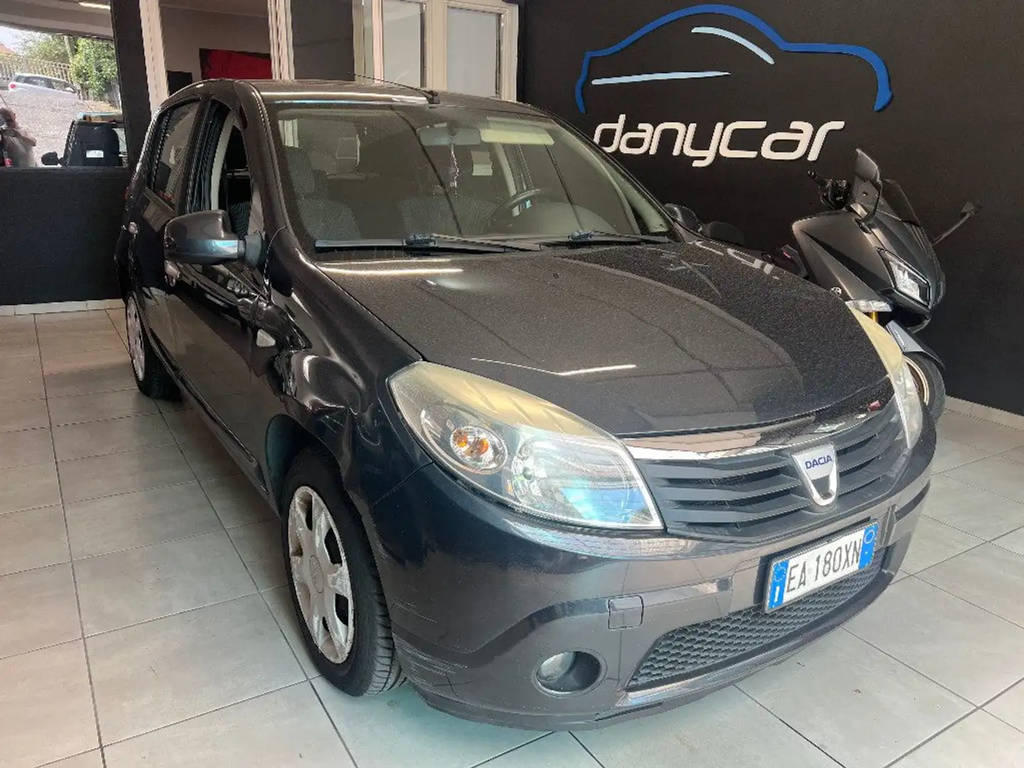 Dacia Sandero 1.4 8V GPL Ambiance Nero - 1