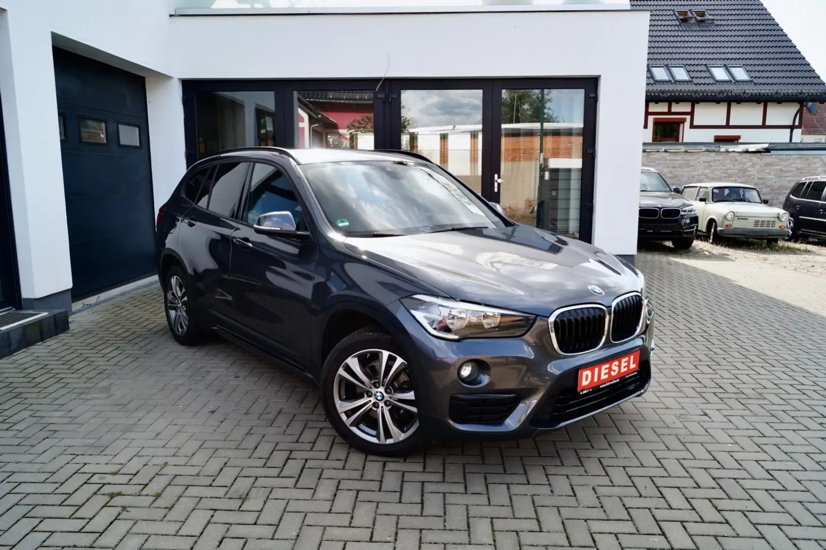 BMW X1 sDrive 18d Sport Line-2.HAND-TÜV+SERVICE NEU- Grau - 2