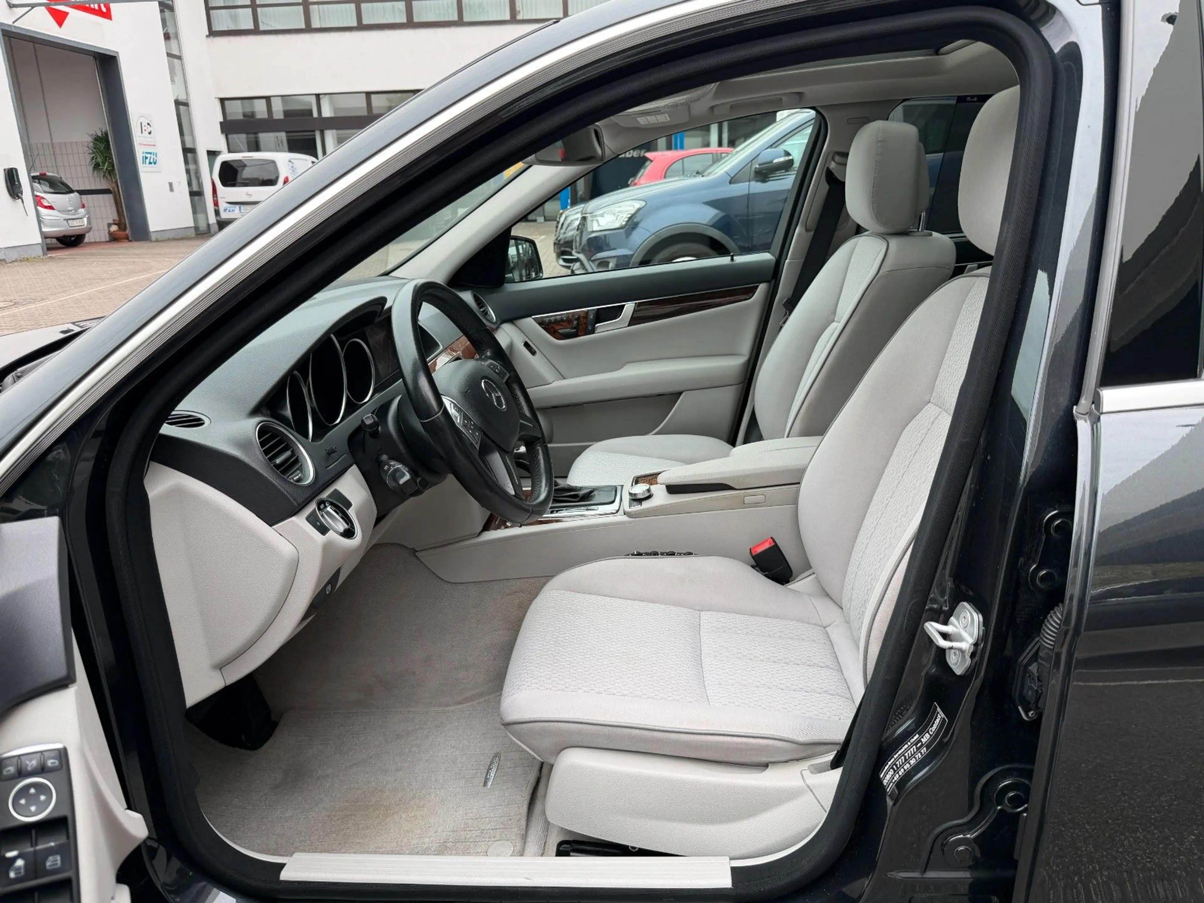 Mercedes-Benz C 350 CGI BlueEfficiency 4Matic/Navi/Memory/Pano — photo 9
