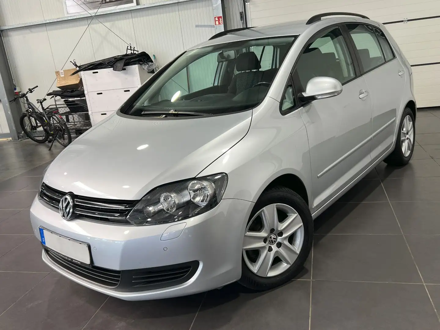 Volkswagen Golf Plus VI 2.0 TDi **Klima*AHK*PDC** Argent - 1