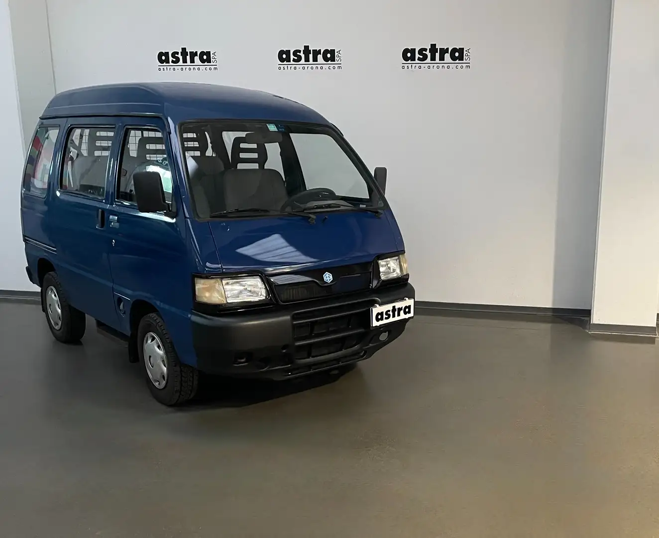 Piaggio Porter Glass Van Bleu - 1