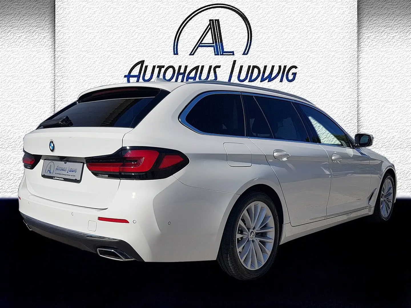 BMW 530 d xDrive Tour*360*Standh*AHK*Pano*Ass-Prof*90.170 Weiß - 2