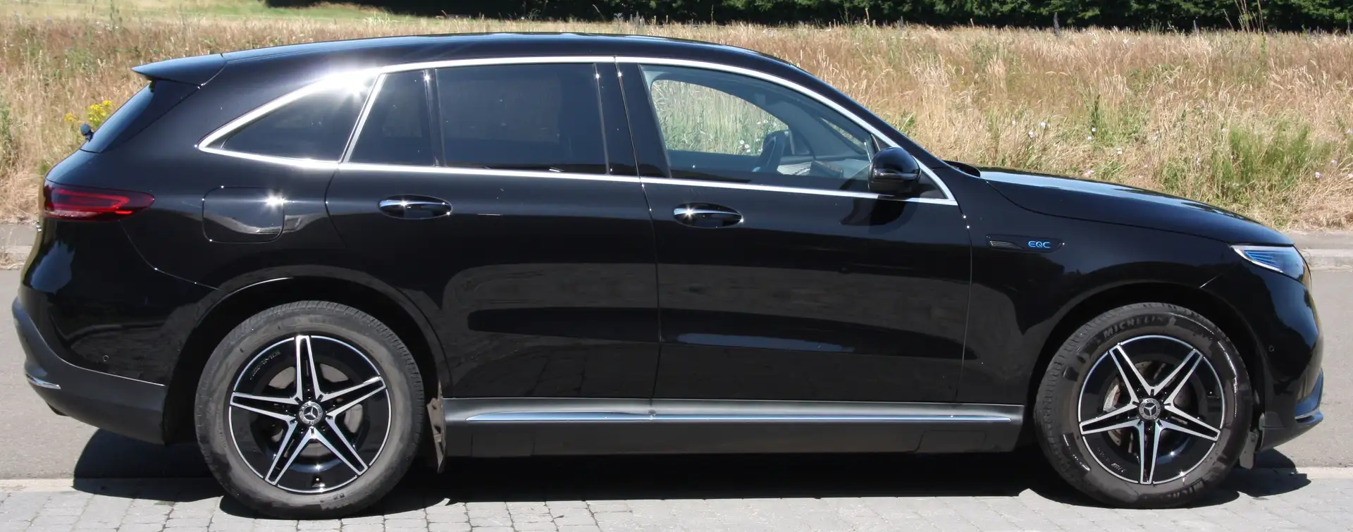 Mercedes-Benz EQC 400 EQC 80 kWh 400 4-Matic Zwart - 1
