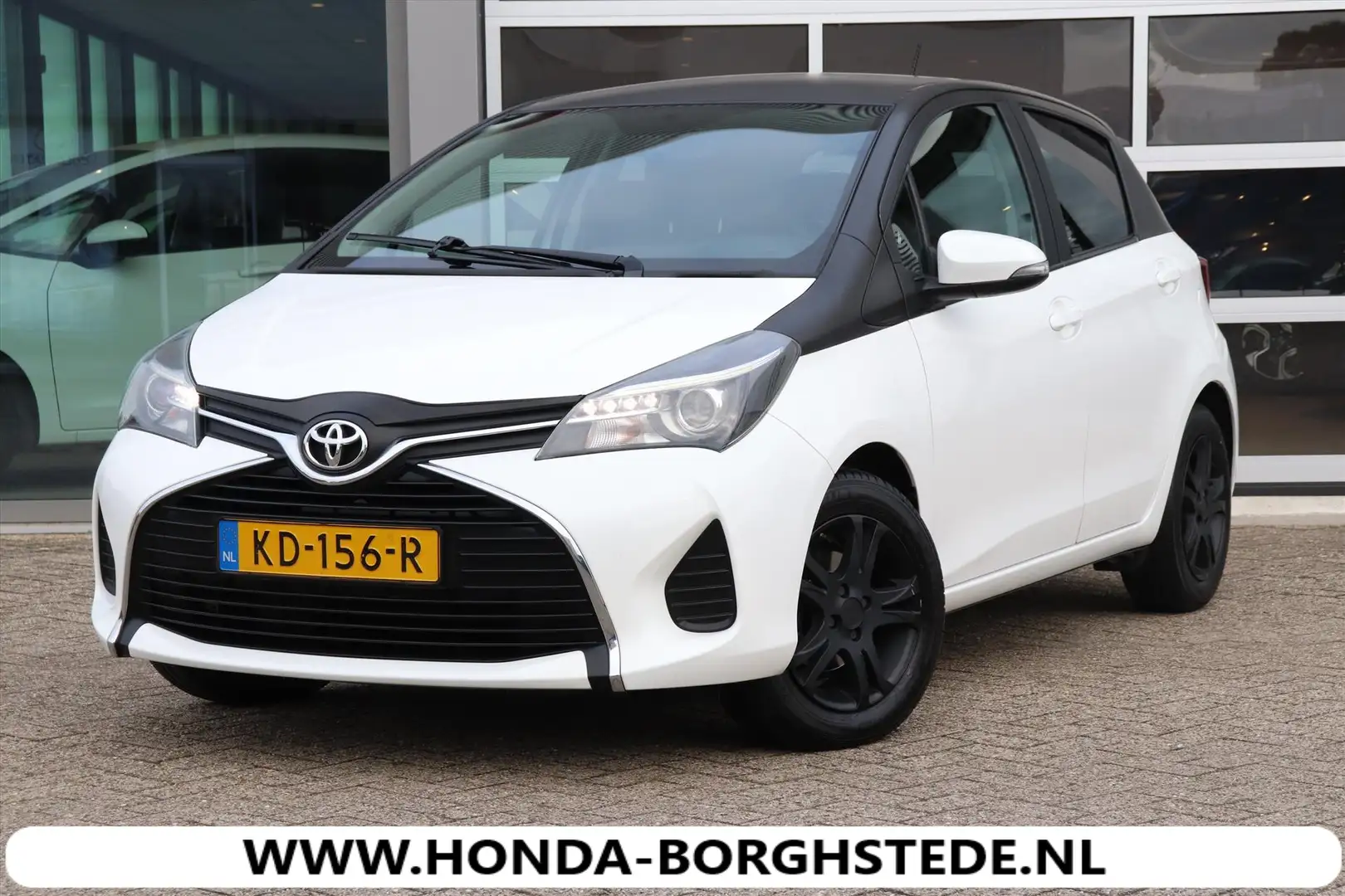 Toyota Yaris 1.0 VVT-I 5-DRS Aspiration Bi-Tone Wit - 1