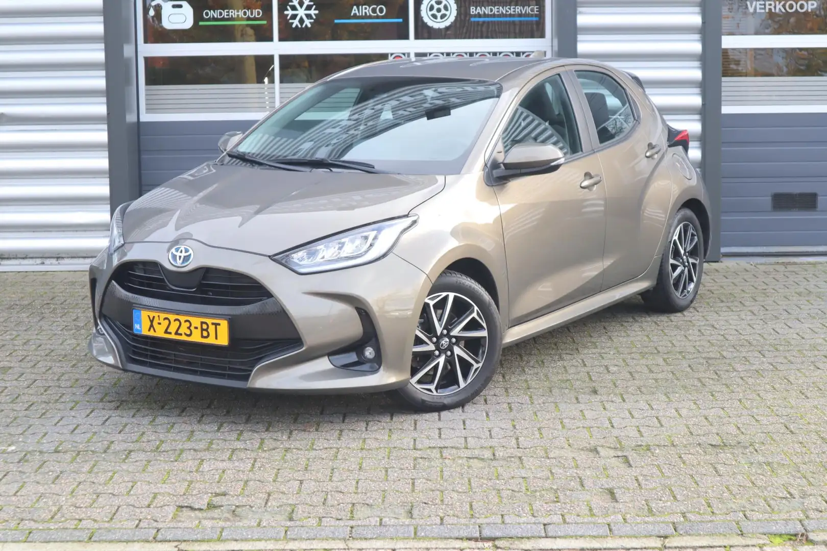 Toyota Yaris 1.5 Hybrid Dynamic Groen - 1