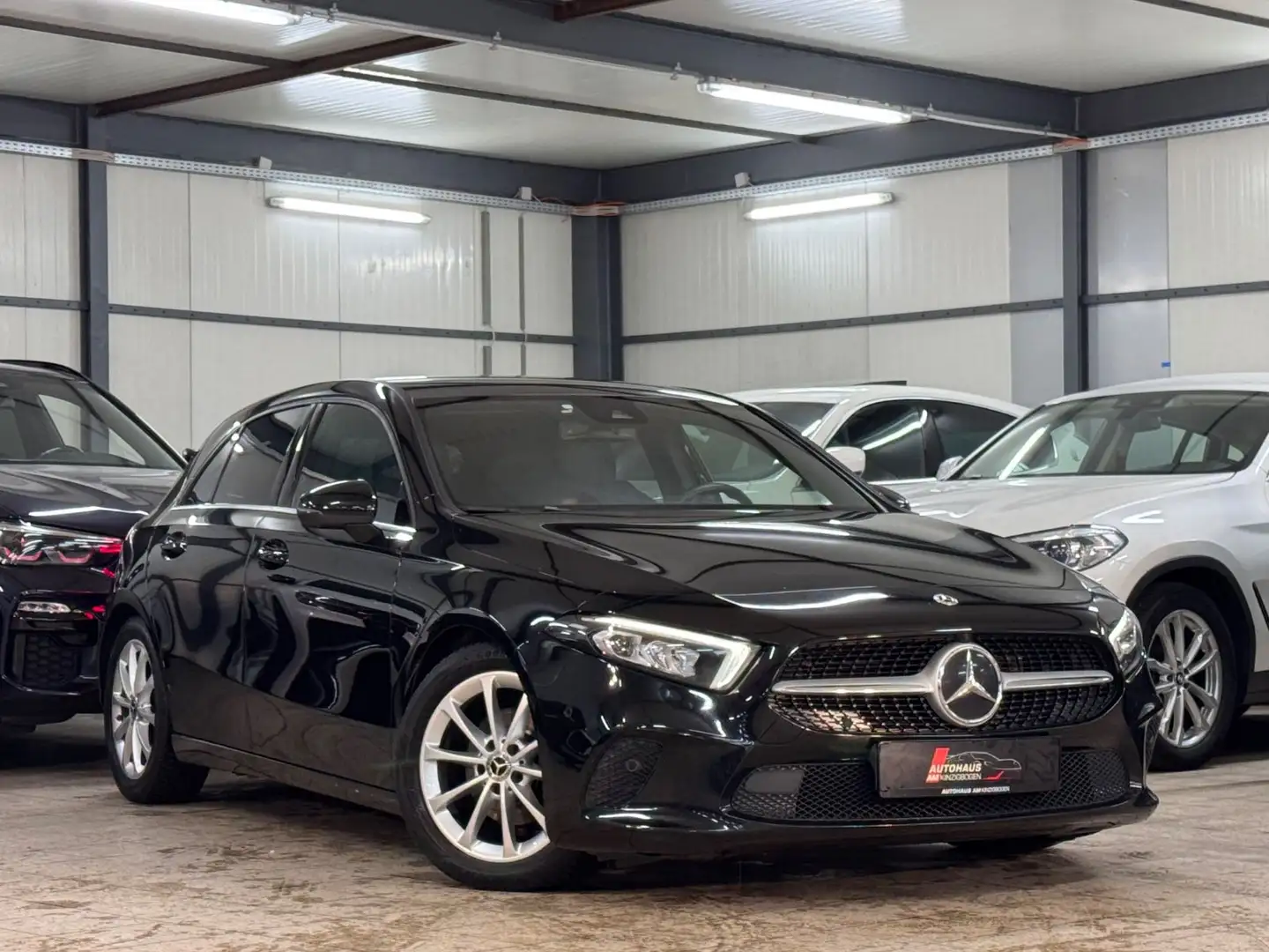Mercedes-Benz A 180 LED*MBUX*360°KAM*TOTW*SPUR*1.HAND Noir - 1