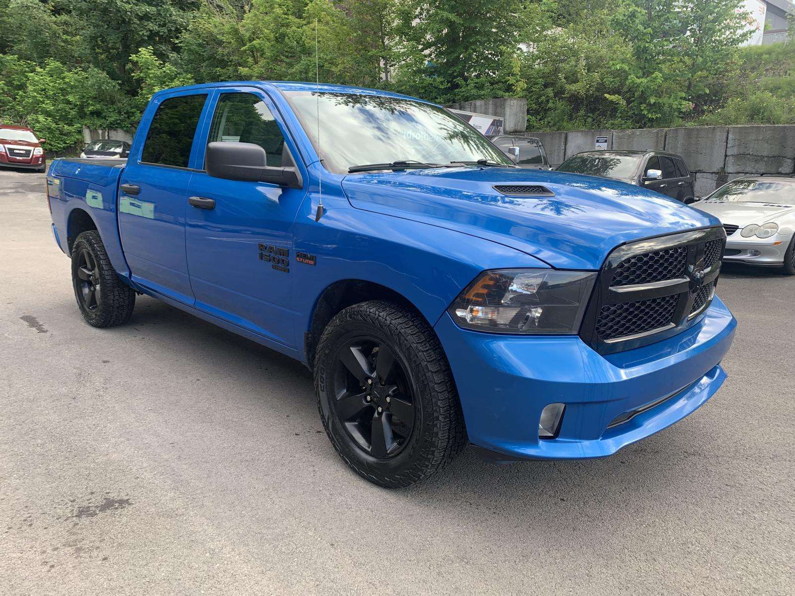 2022 RAM 1500 1500 Express Crew Cab 4x4 | HEMI 5.7 | Night Editi — снимка 1