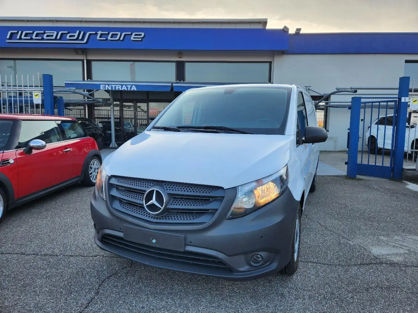 Mercedes-Benz Vito 114 CDI KASTEN LANG Blanc - 2